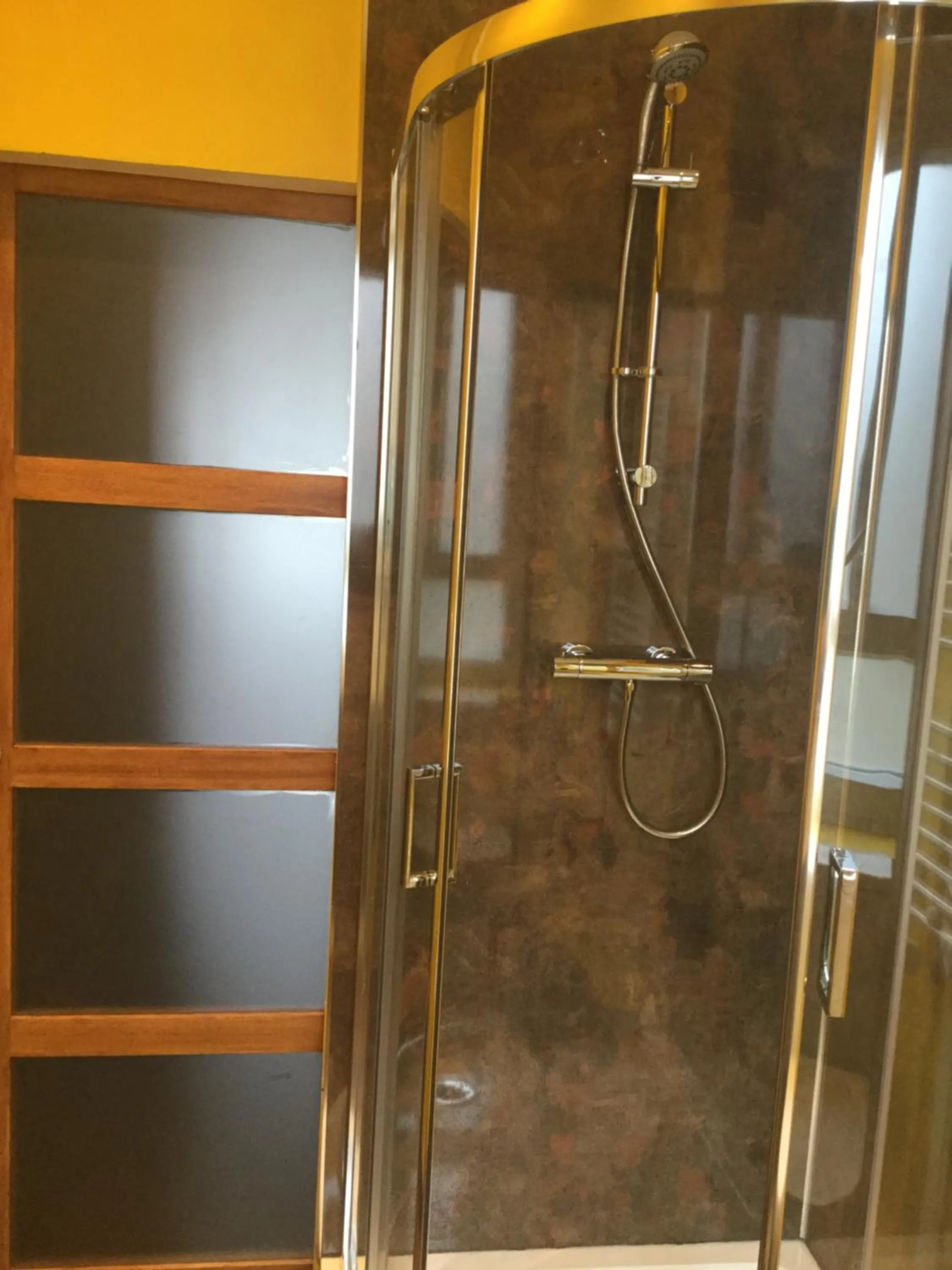 Shower in Chez Susan