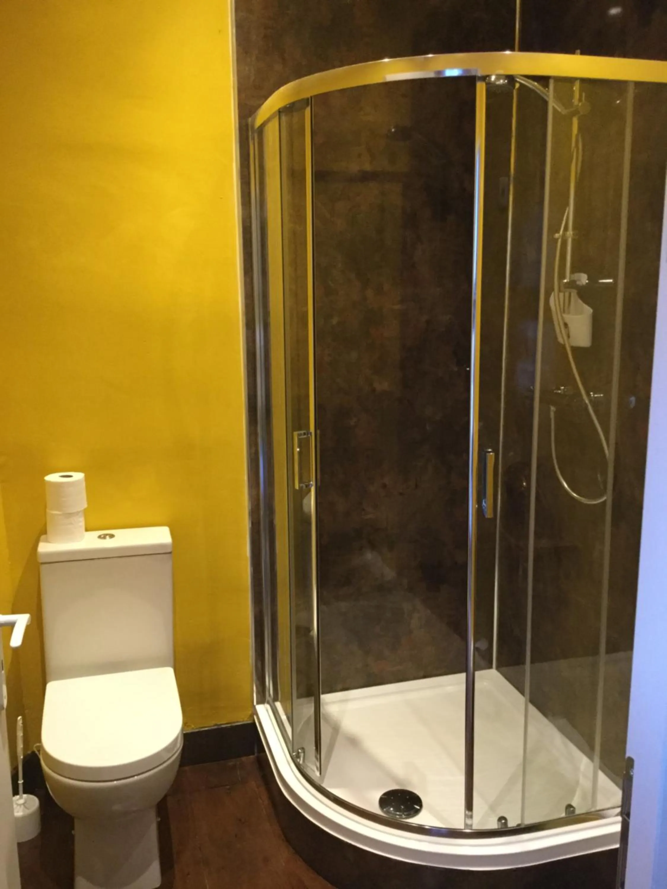 Shower in Chez Susan