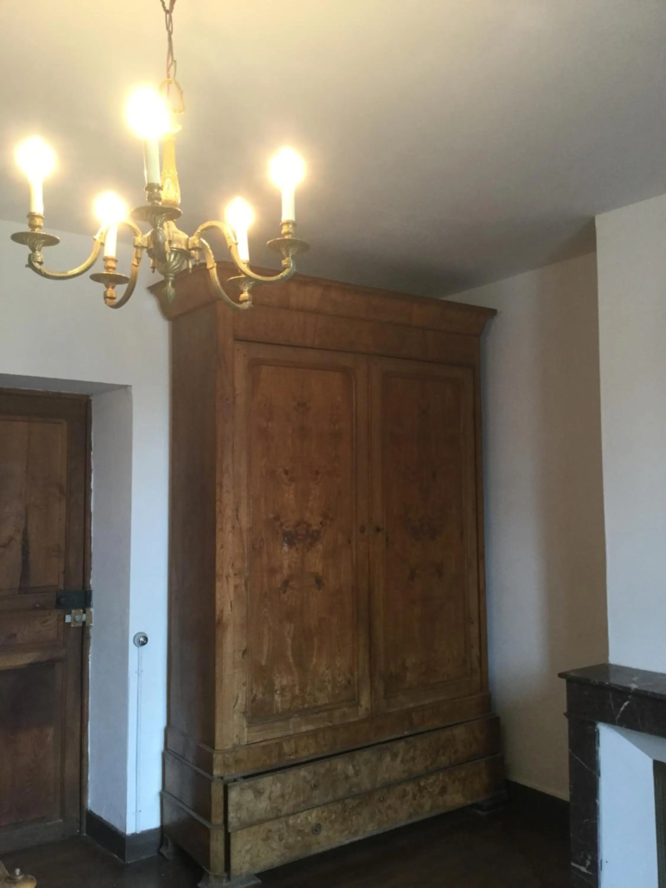 wardrobe in Chez Susan