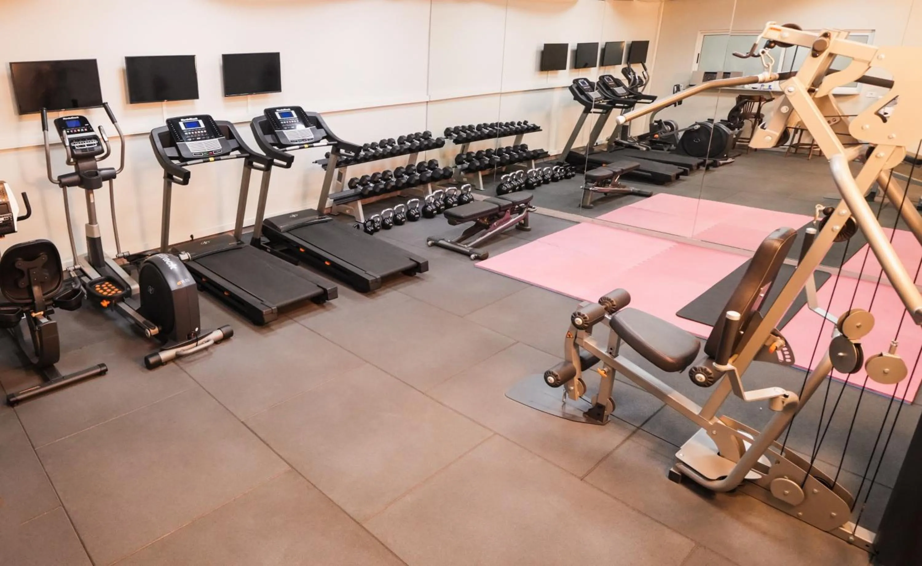 Fitness centre/facilities in Casa D'or Hotel