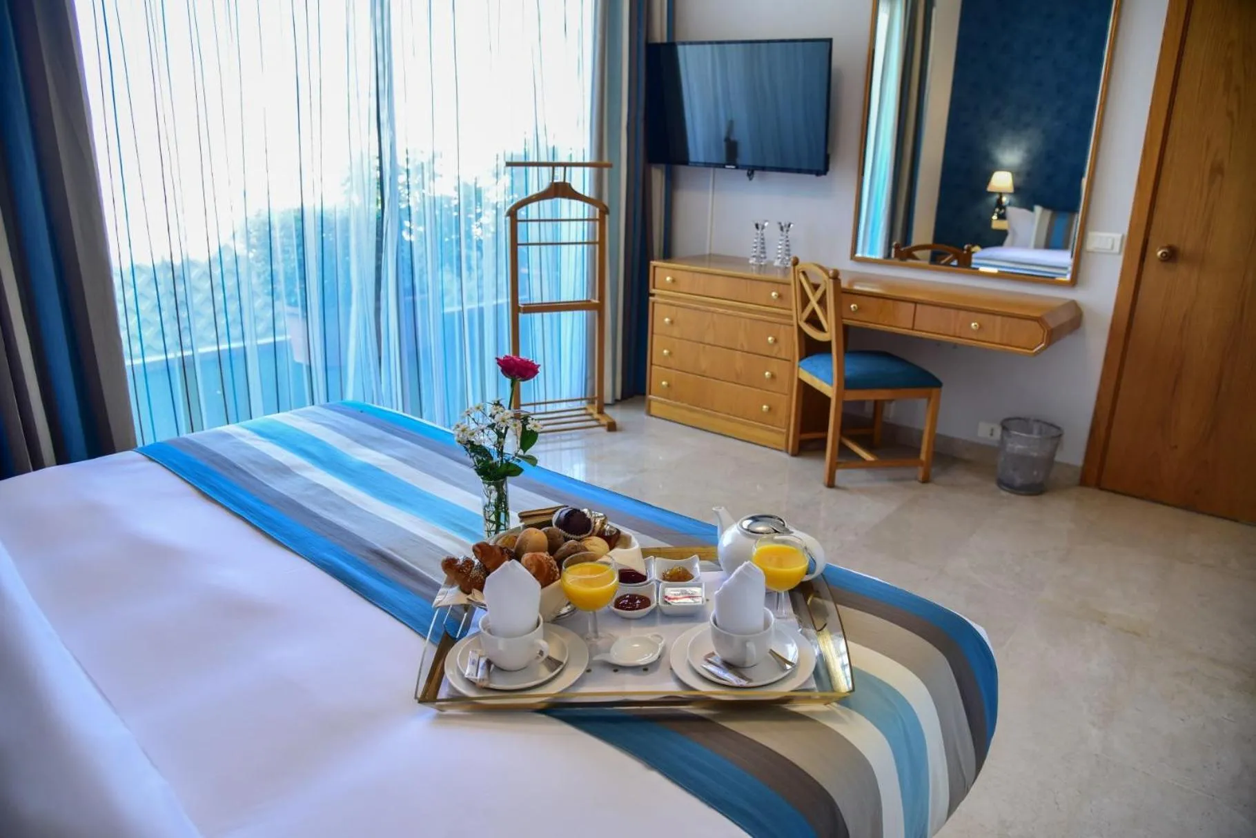 Food and drinks, Bed in Casa D'or Hotel