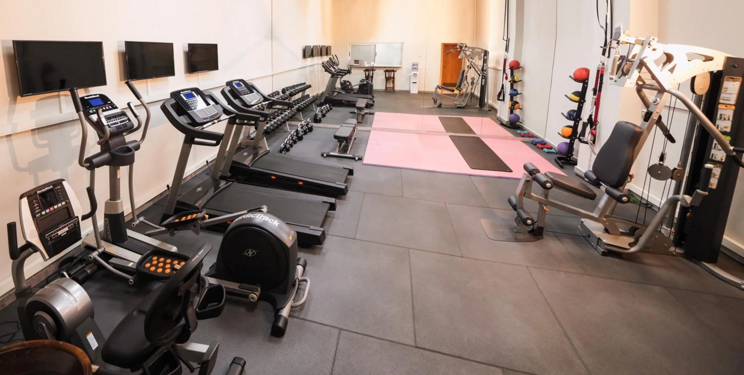 Fitness centre/facilities in Casa D'or Hotel