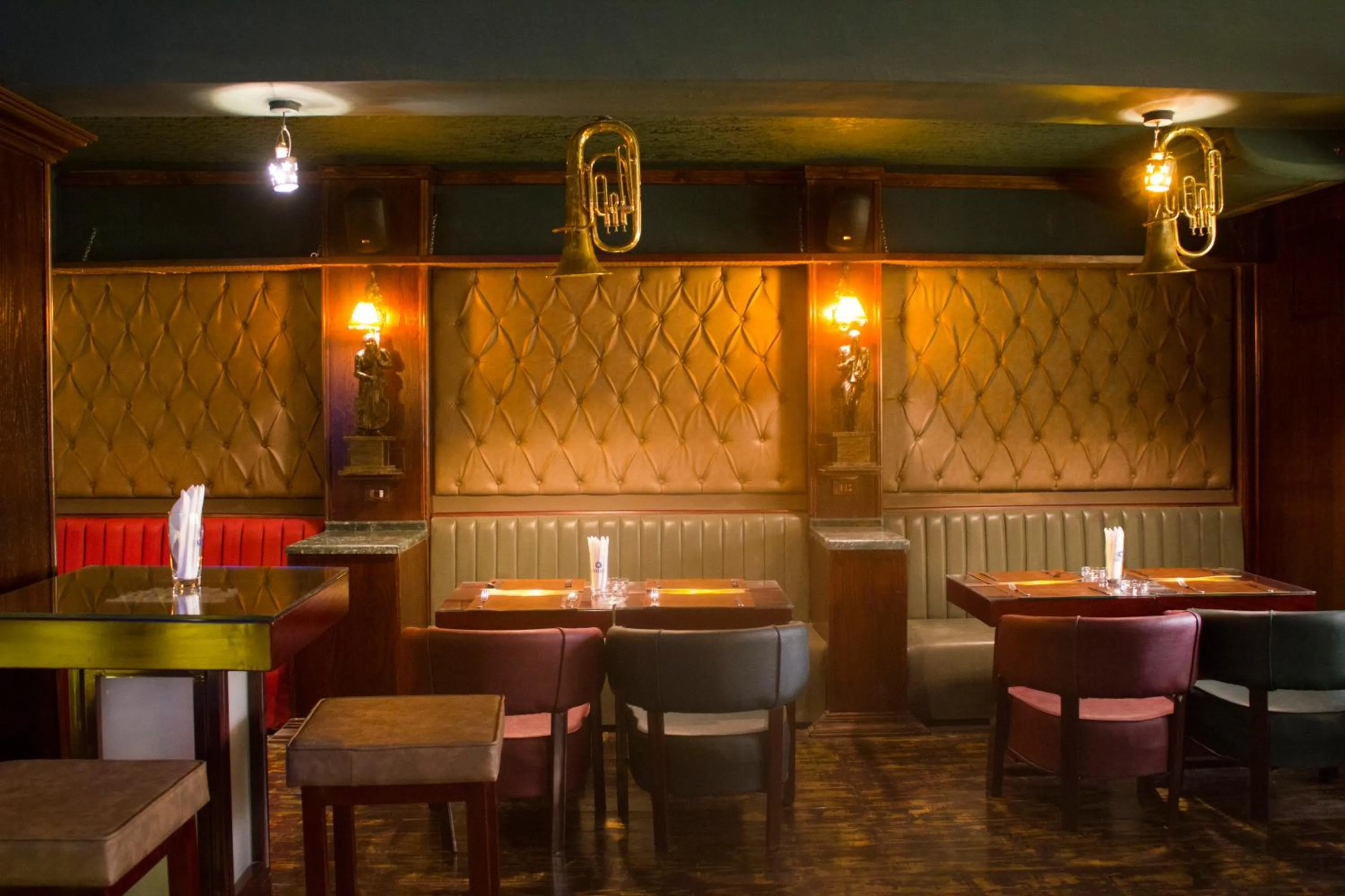 Restaurant/places to eat in Zayed Hotel