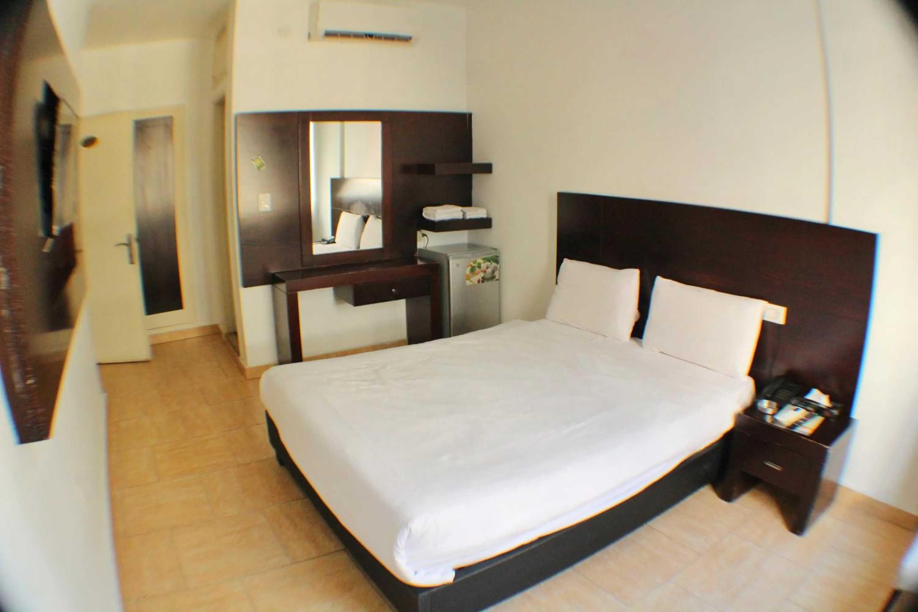 Photo of the whole room, Bed in Le Marly Hotel