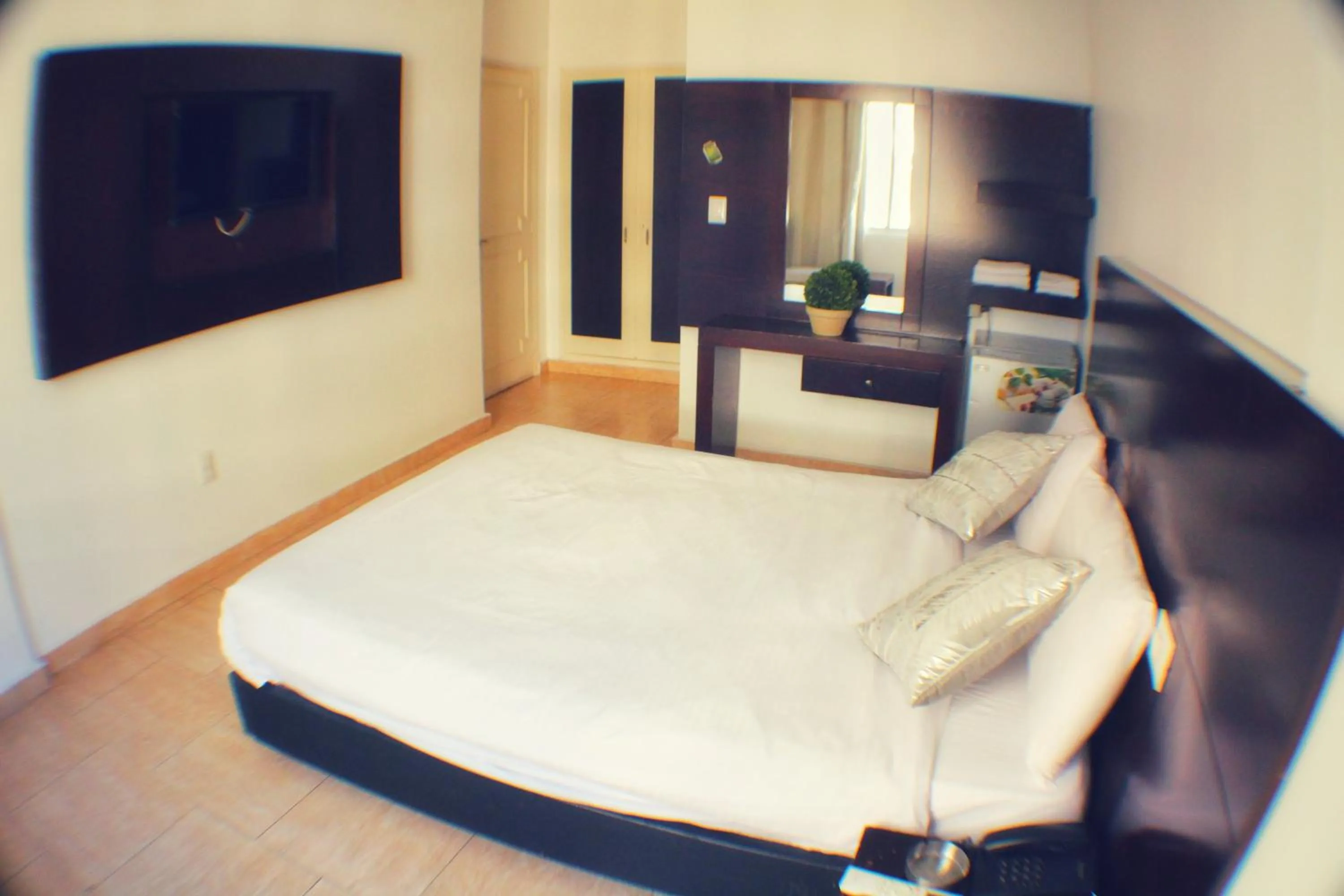 Photo of the whole room, Bed in Le Marly Hotel