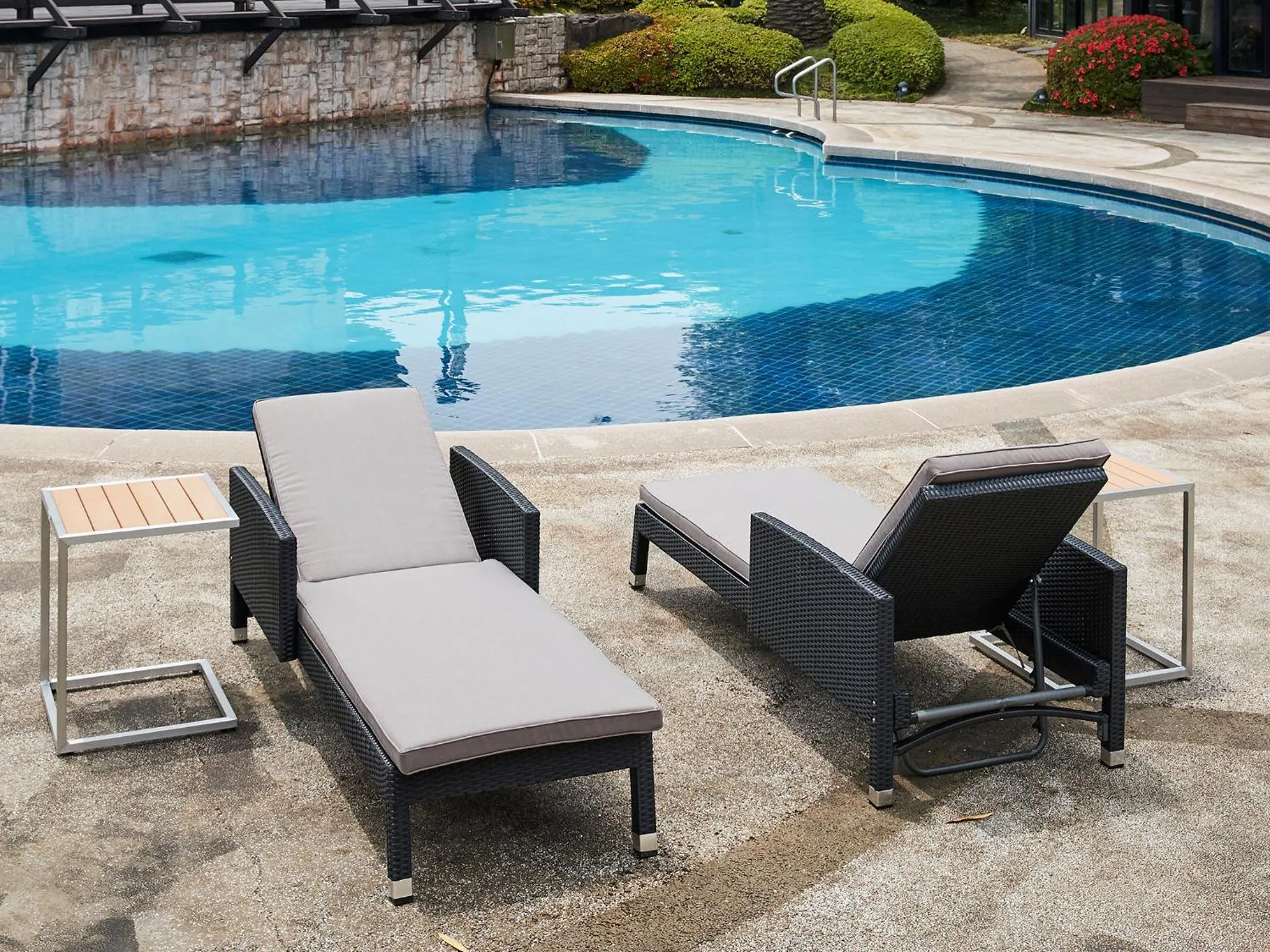 Swimming pool in Bloom Hotel