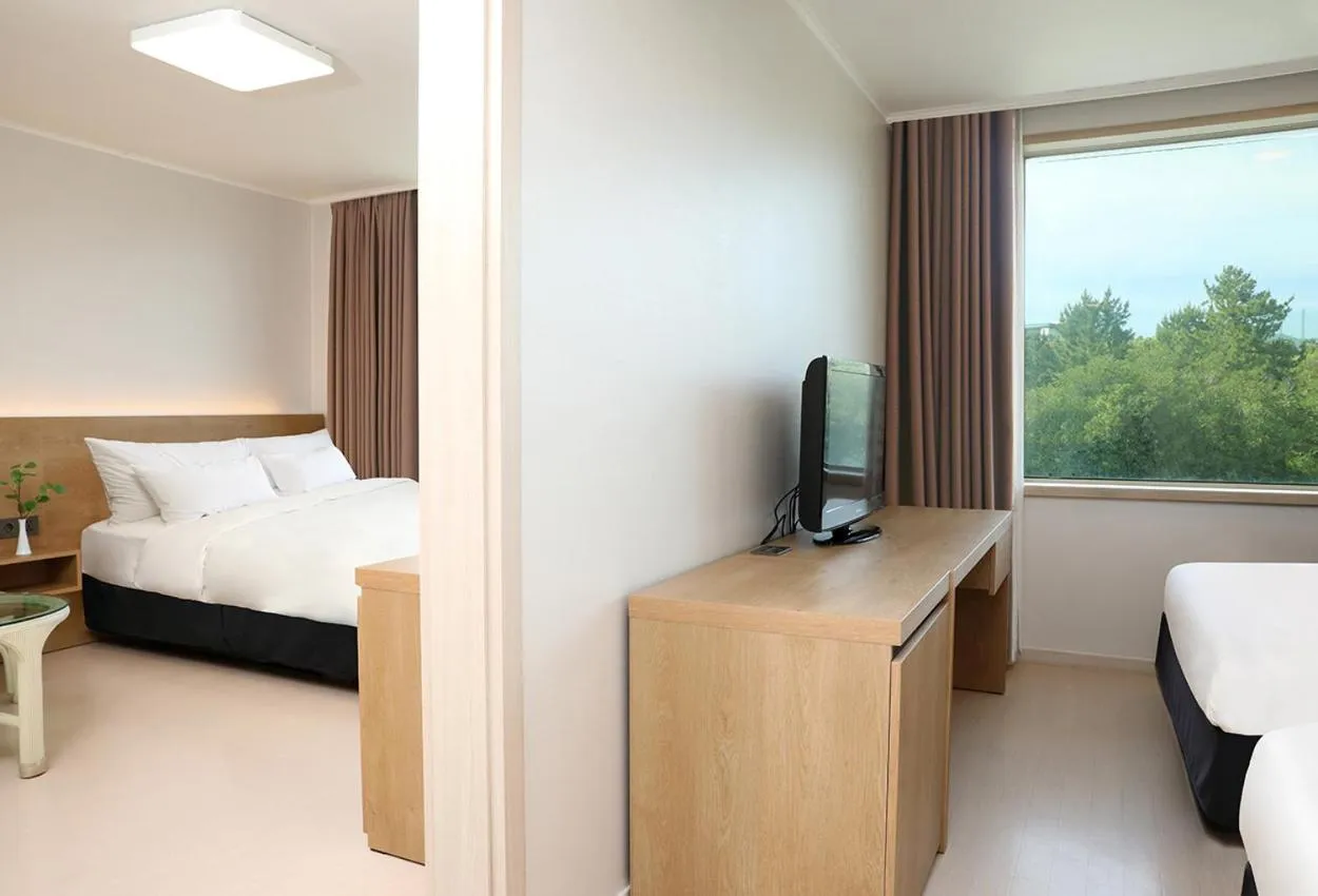 Property building, Bed in Bloom Hotel