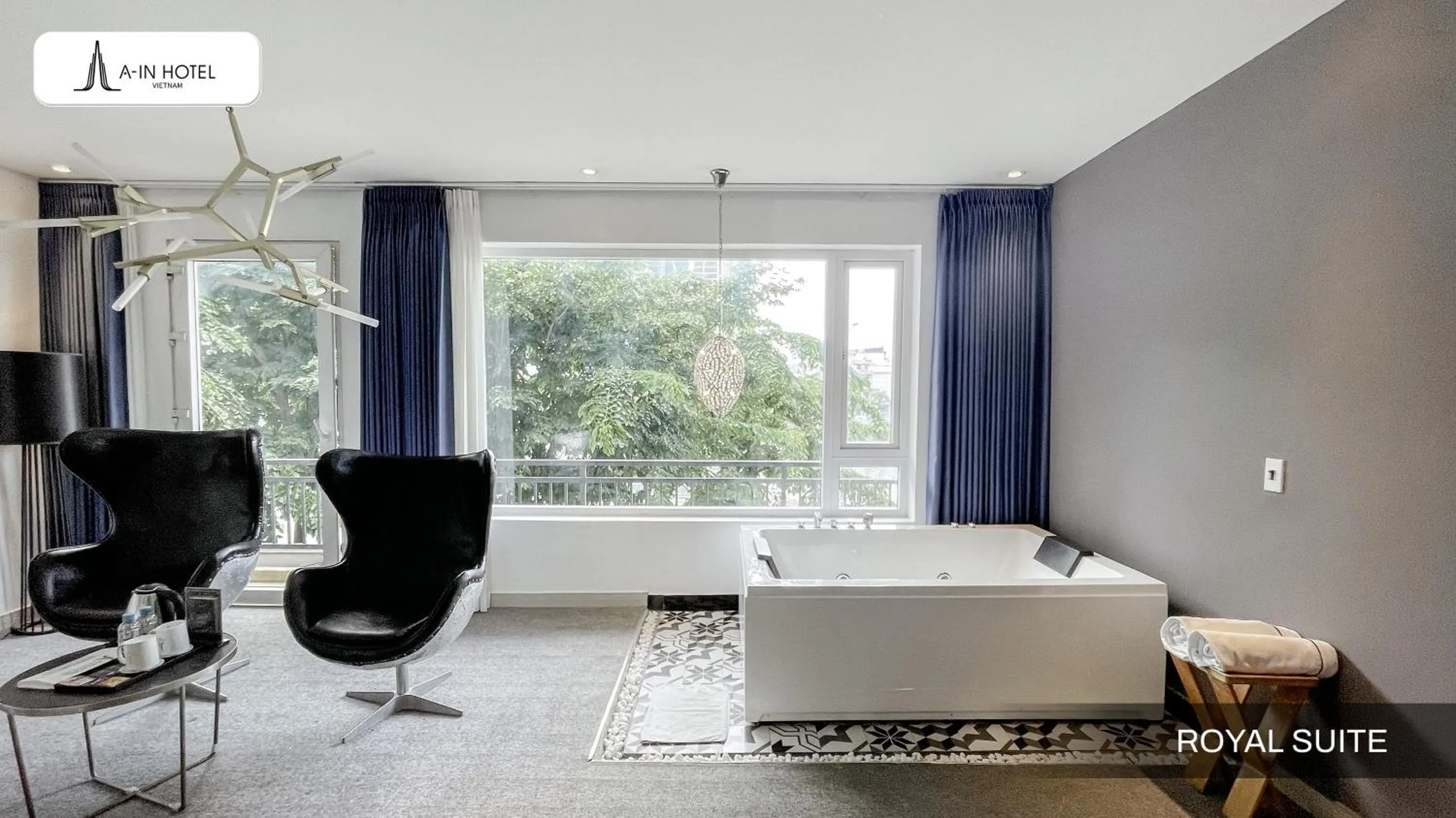 Bath in A In Hotel Riverside