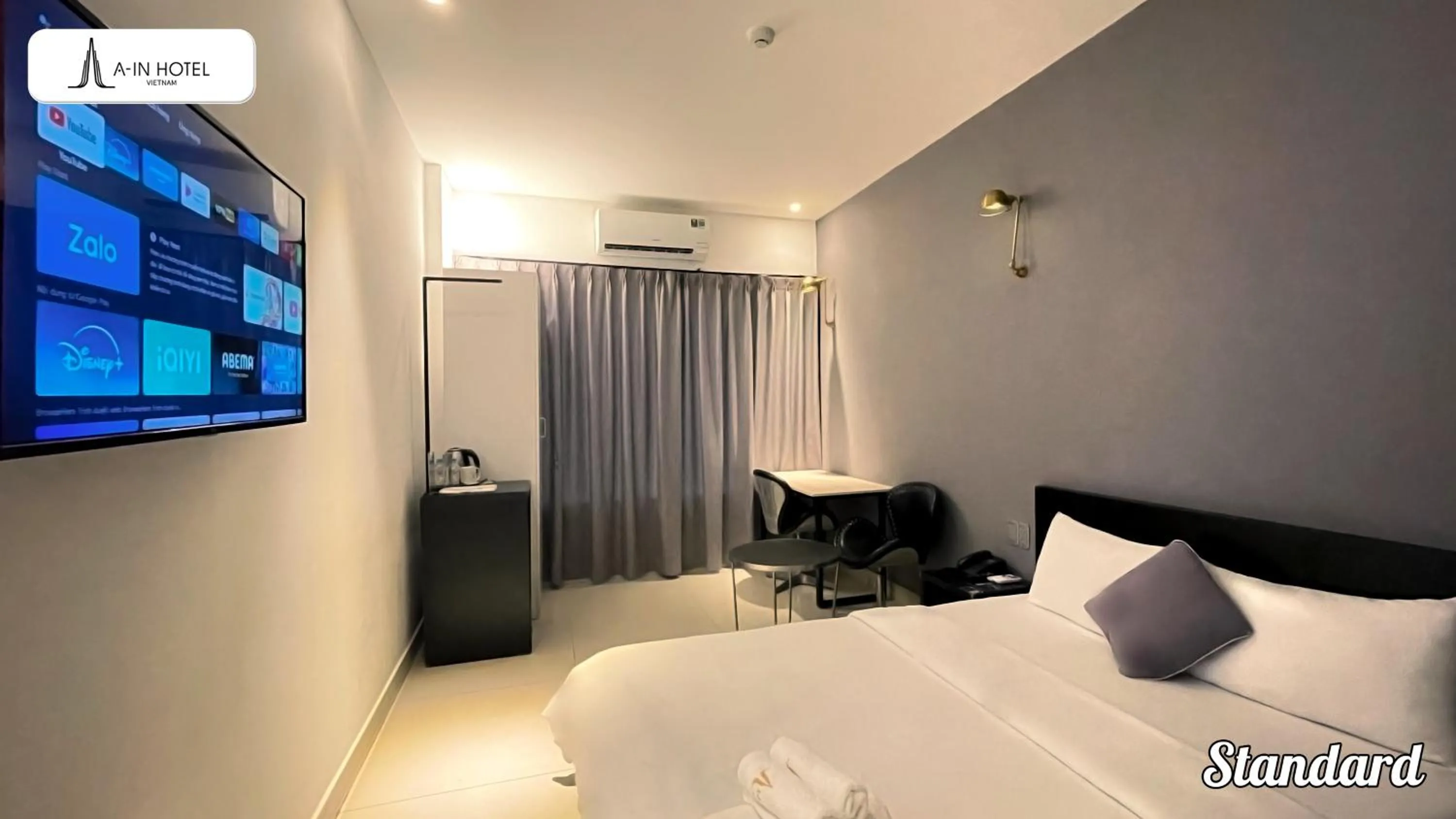 Bed in A In Hotel Riverside