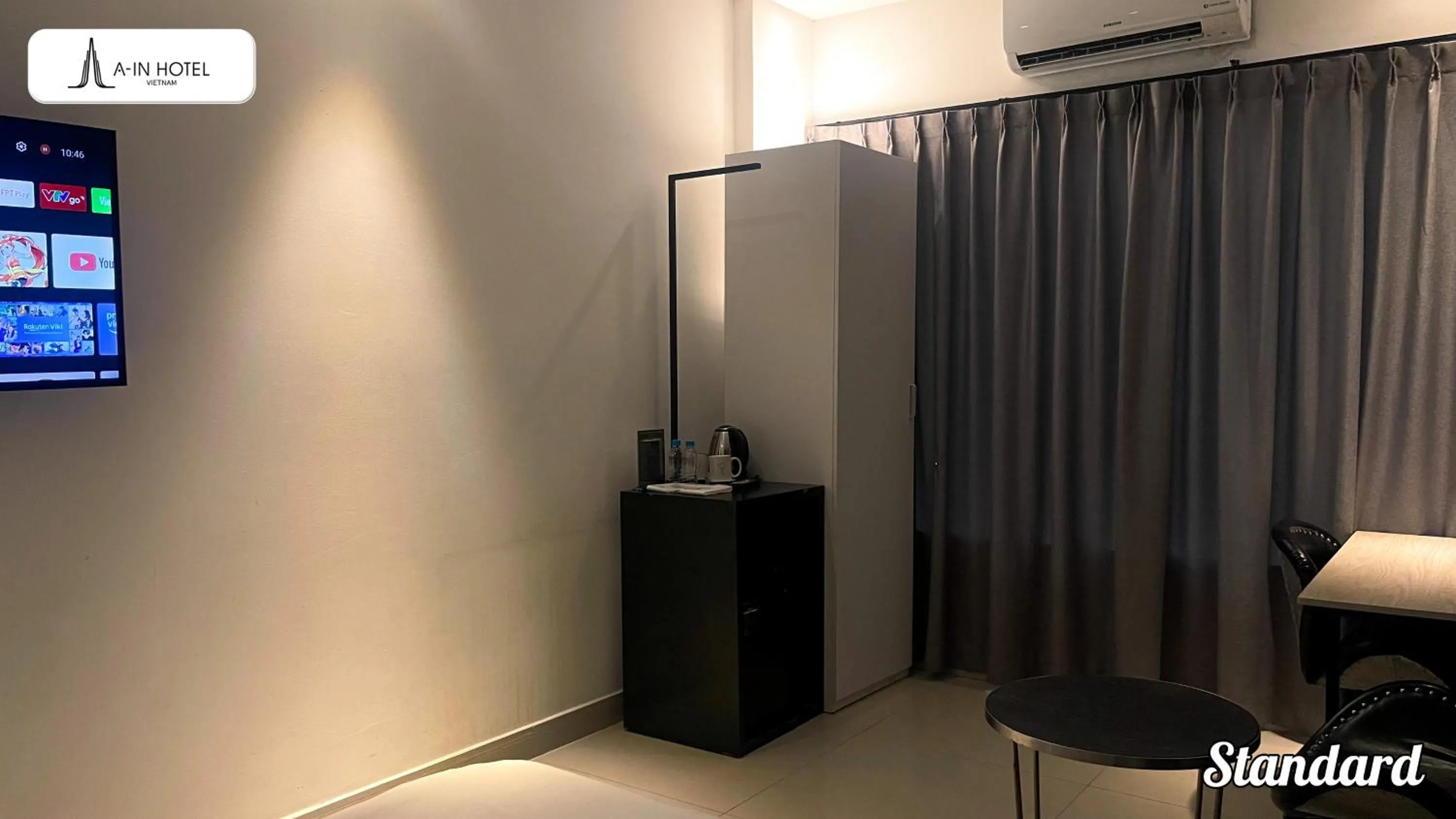 Bed in A In Hotel Riverside