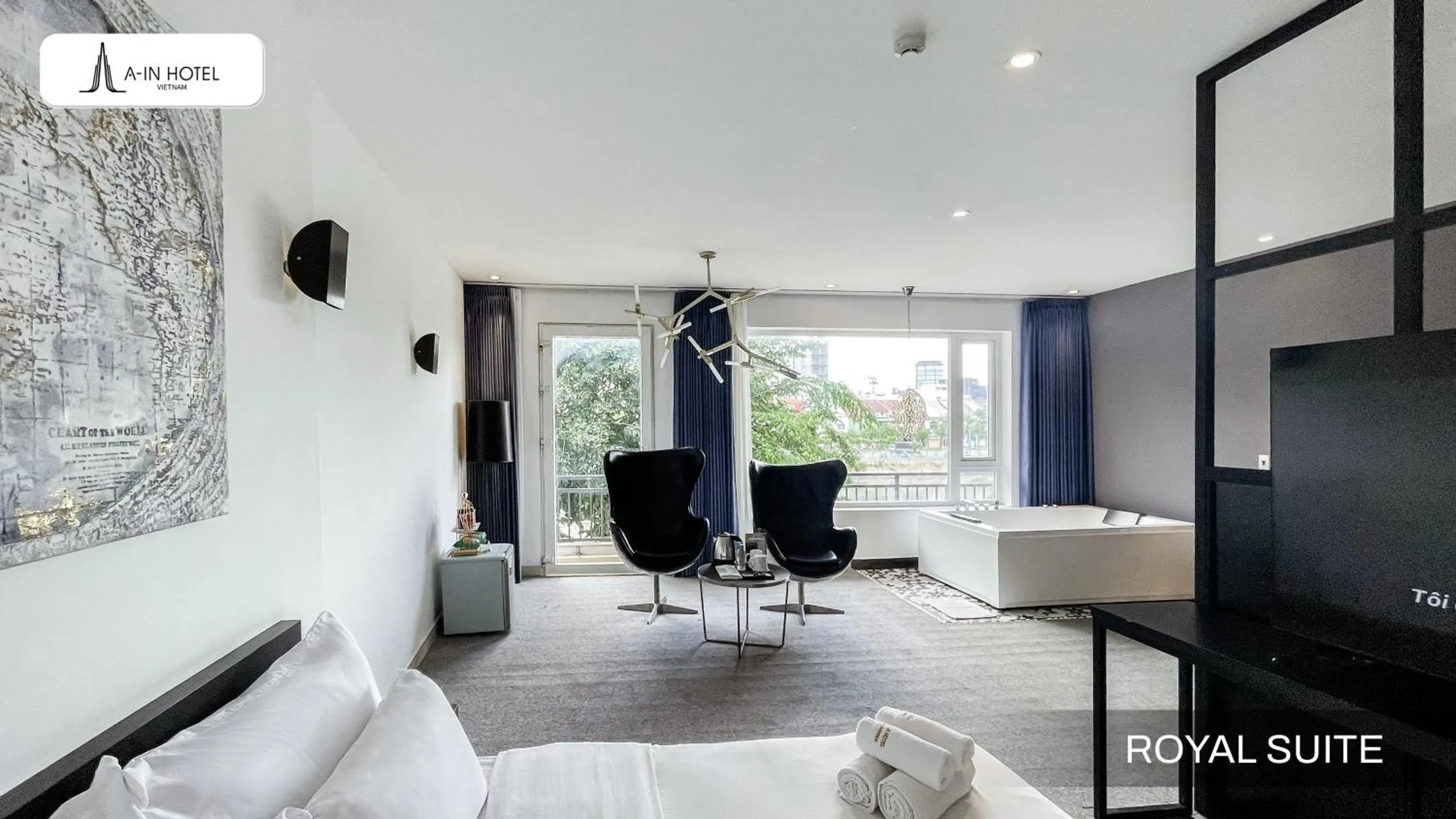 Photo of the whole room, Bed in A In Hotel Riverside