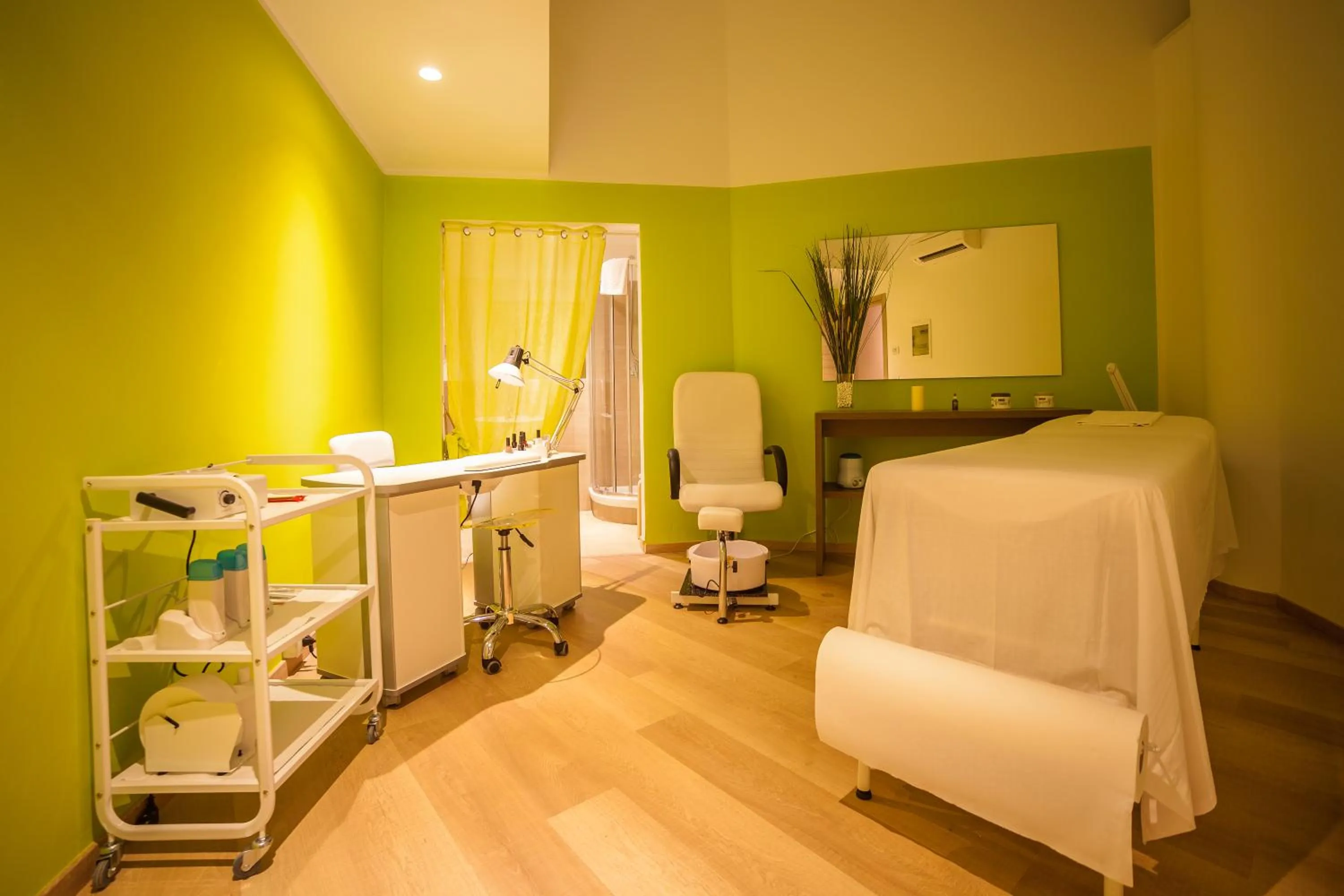 Massage, Bed in Mercure Olbia