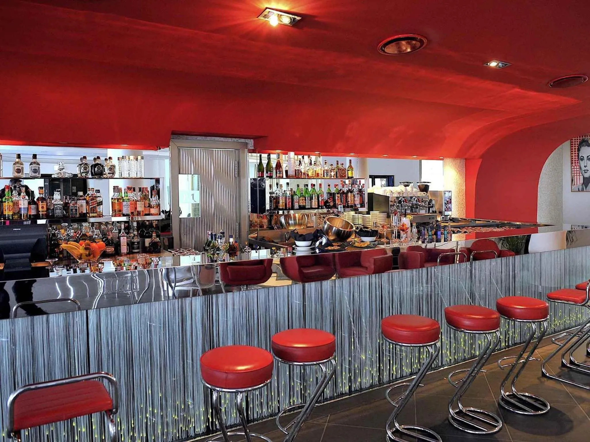 Lounge or bar in Mercure Olbia