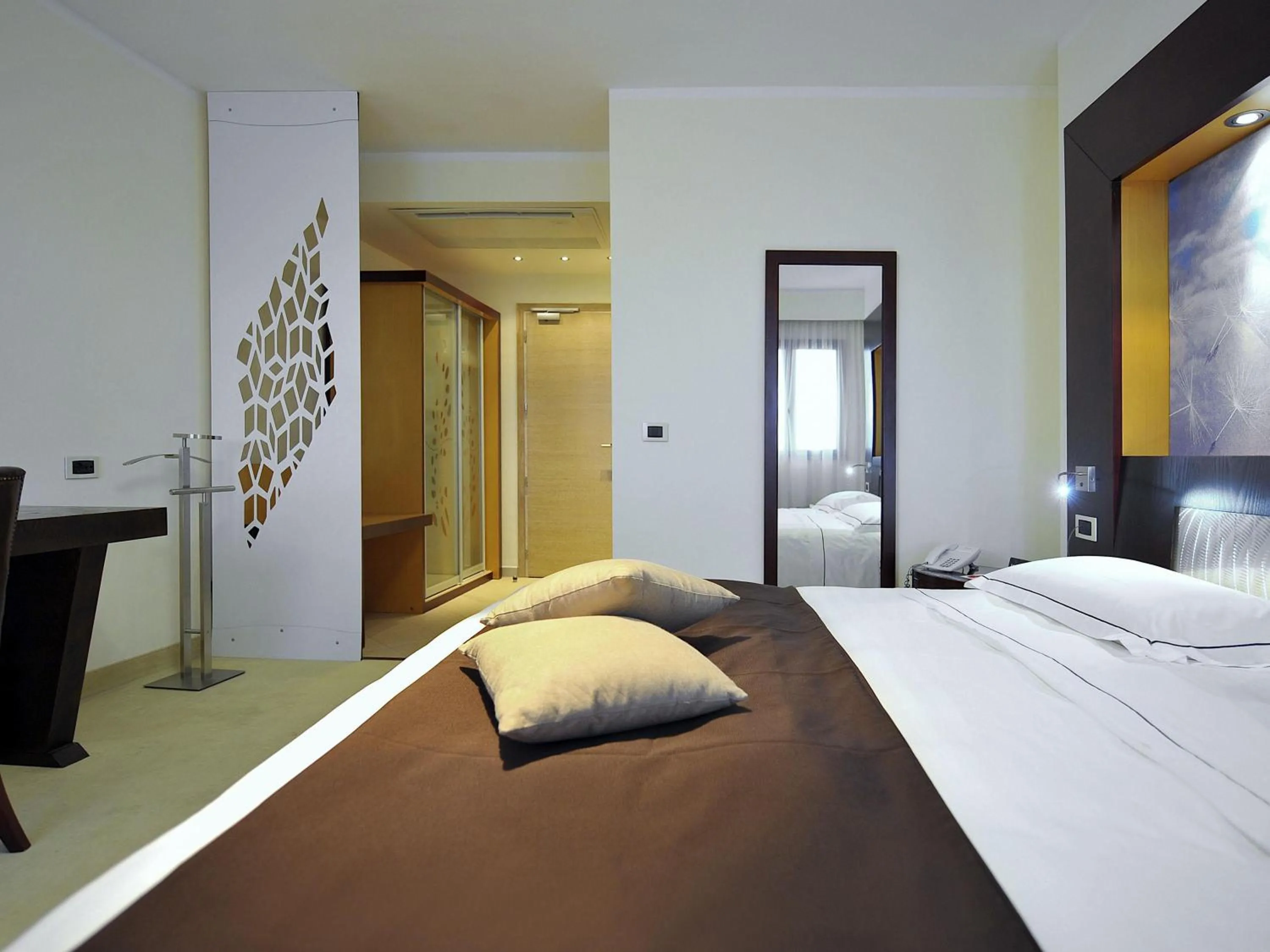 Bedroom, Bed in Mercure Olbia