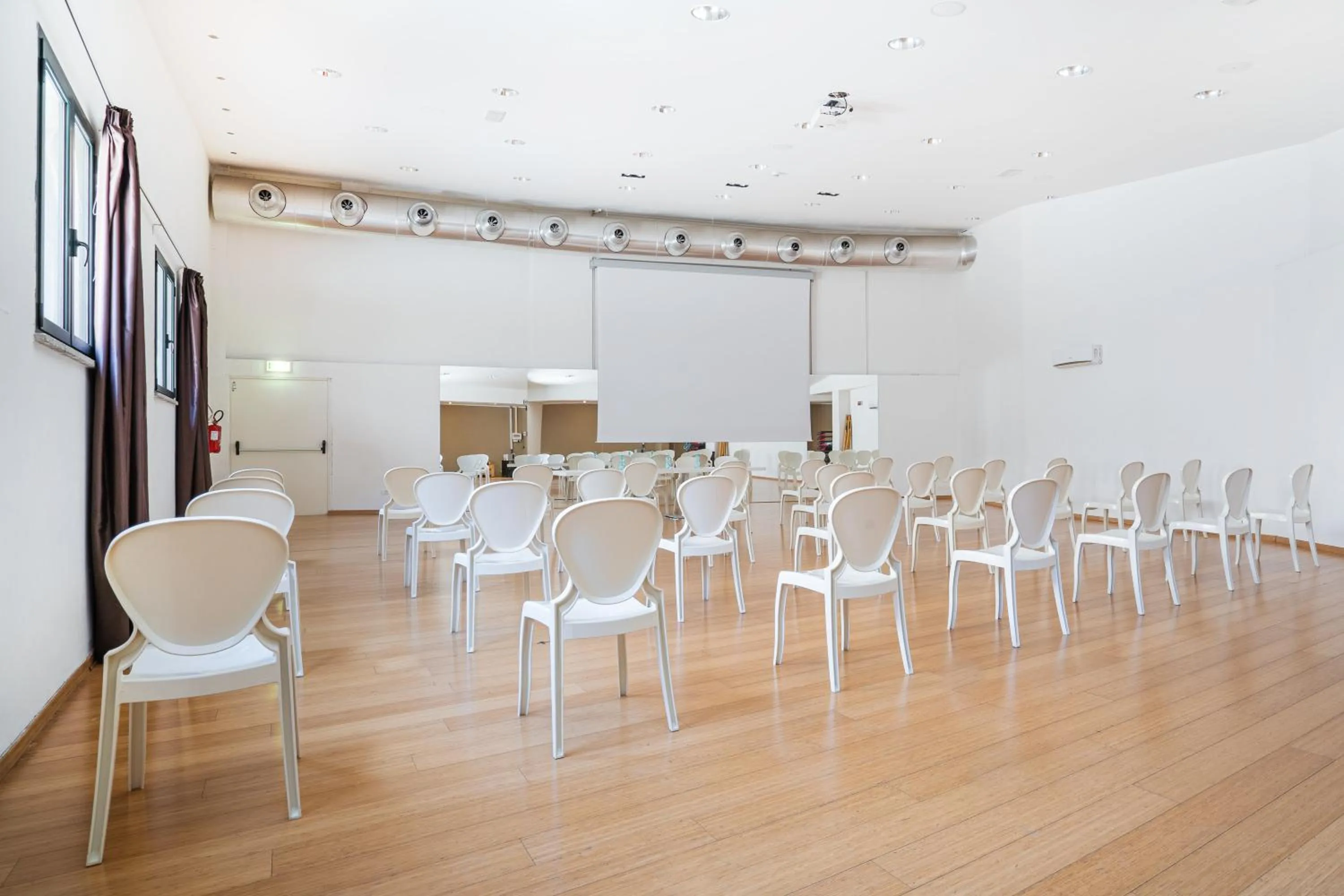 Meeting/conference room in Mercure Olbia