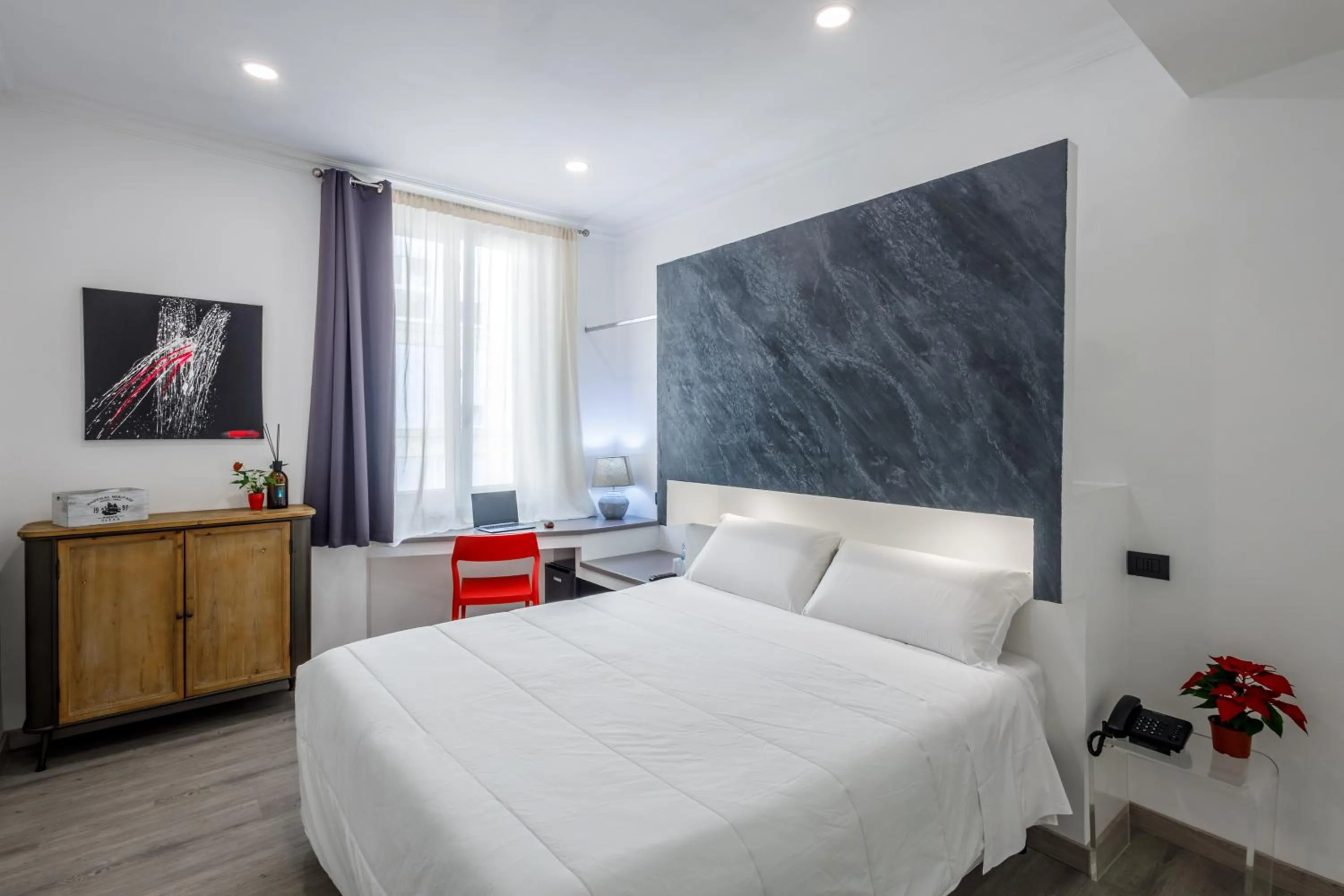 Bedroom, Bed in Crossroad Hotel