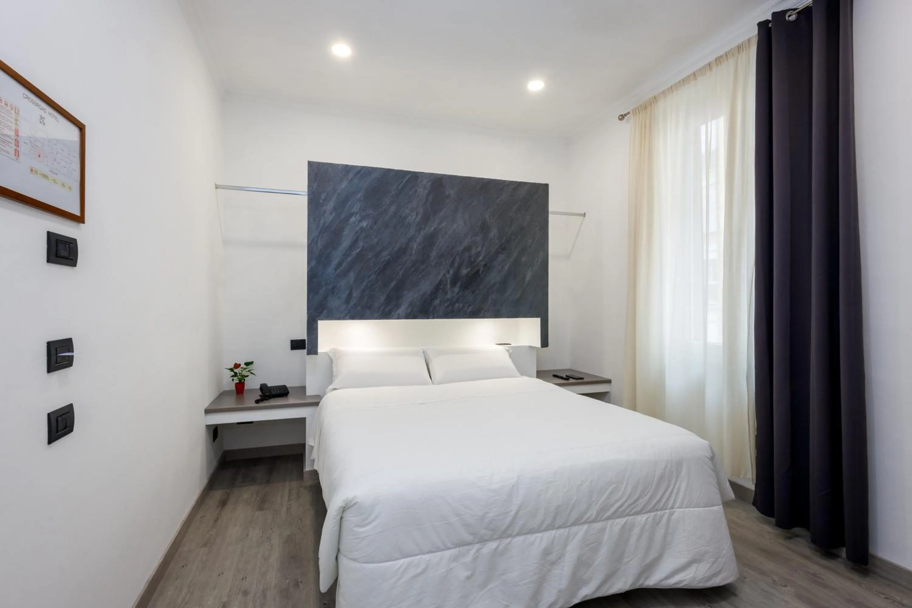 Bedroom, Bed in Crossroad Hotel