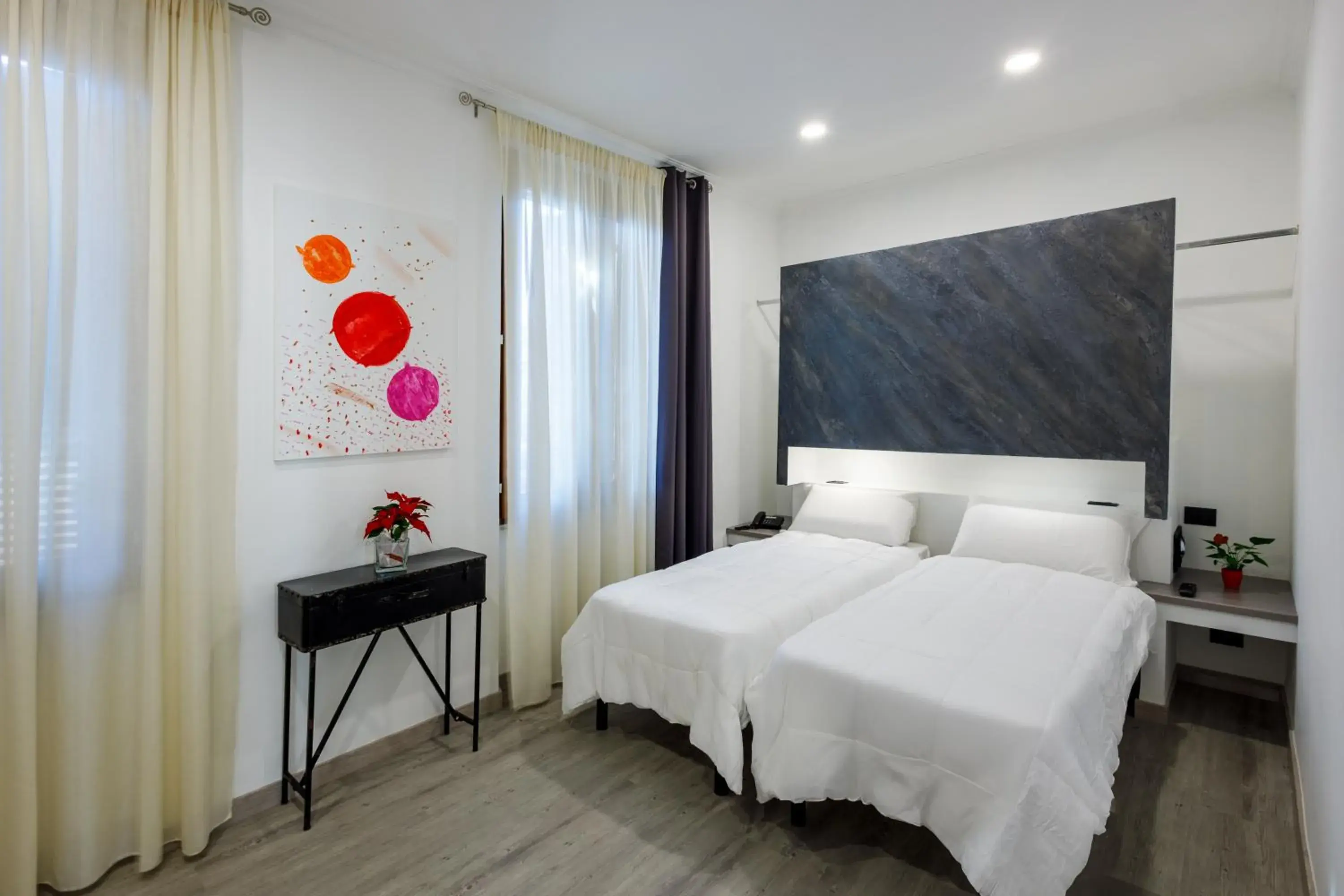 Double Room - single occupancy - Disability Access in Crossroad Hotel Double Room - single occupancy - Disability Access in Crossroad Hotel