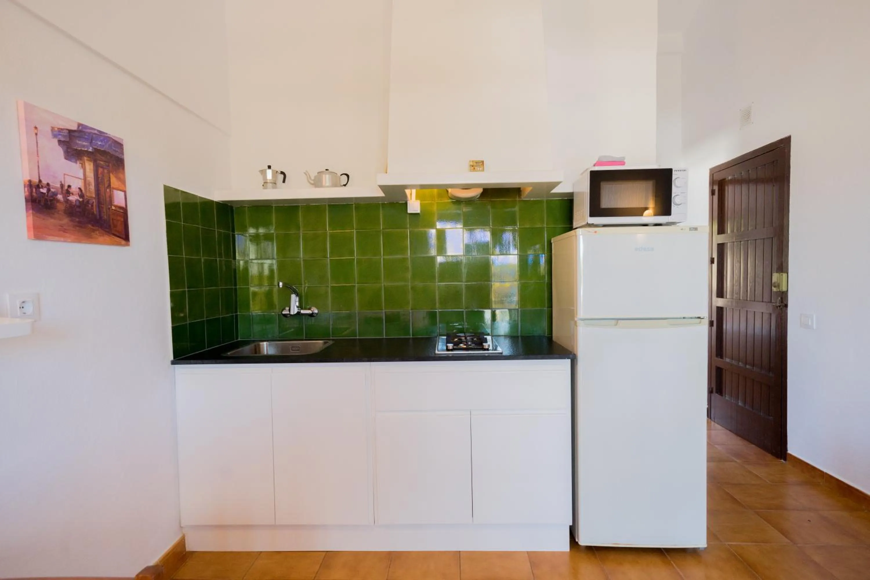Kitchen or kitchenette in Apartamentos Sa Cala