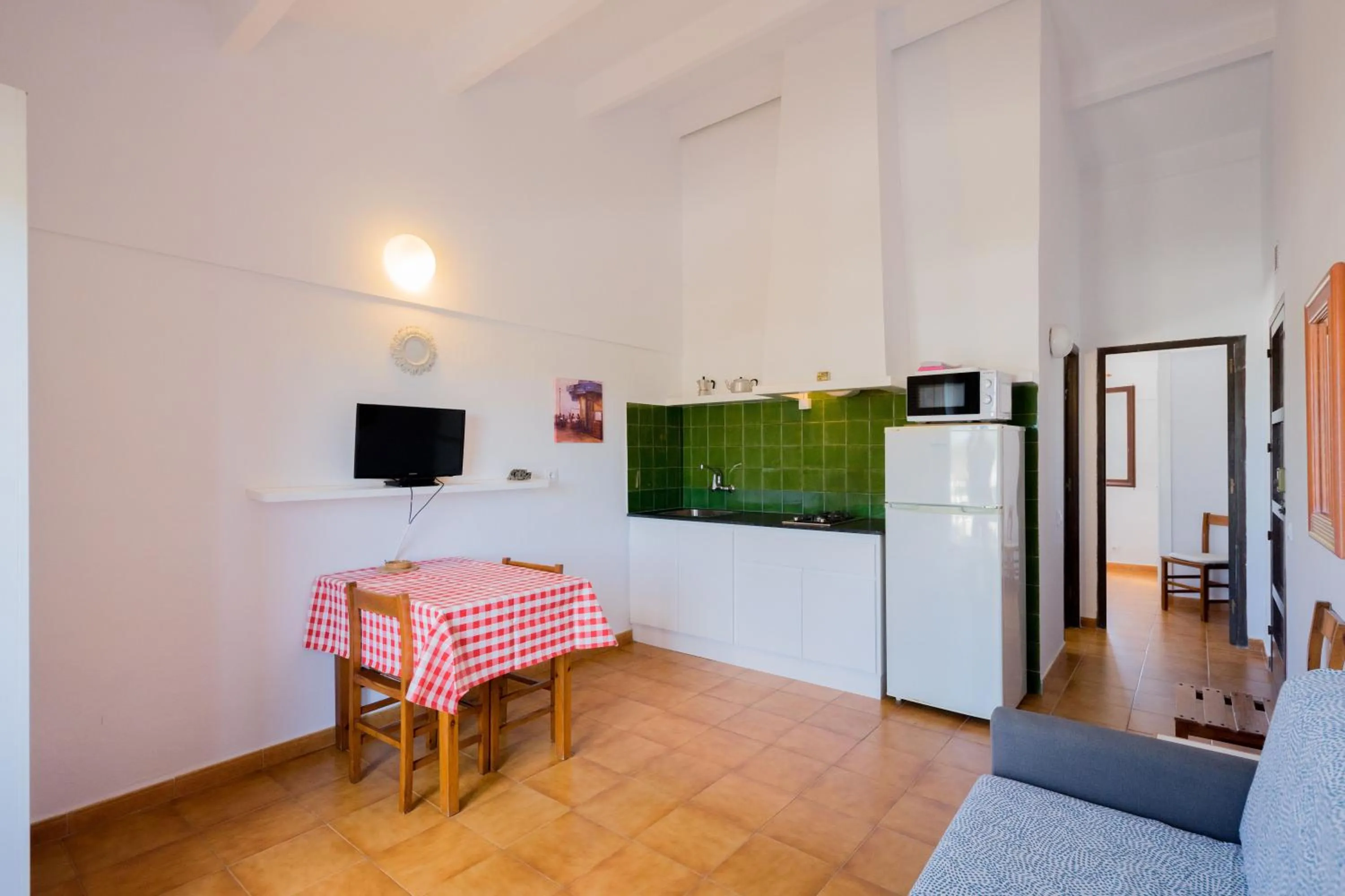 Kitchen or kitchenette in Apartamentos Sa Cala