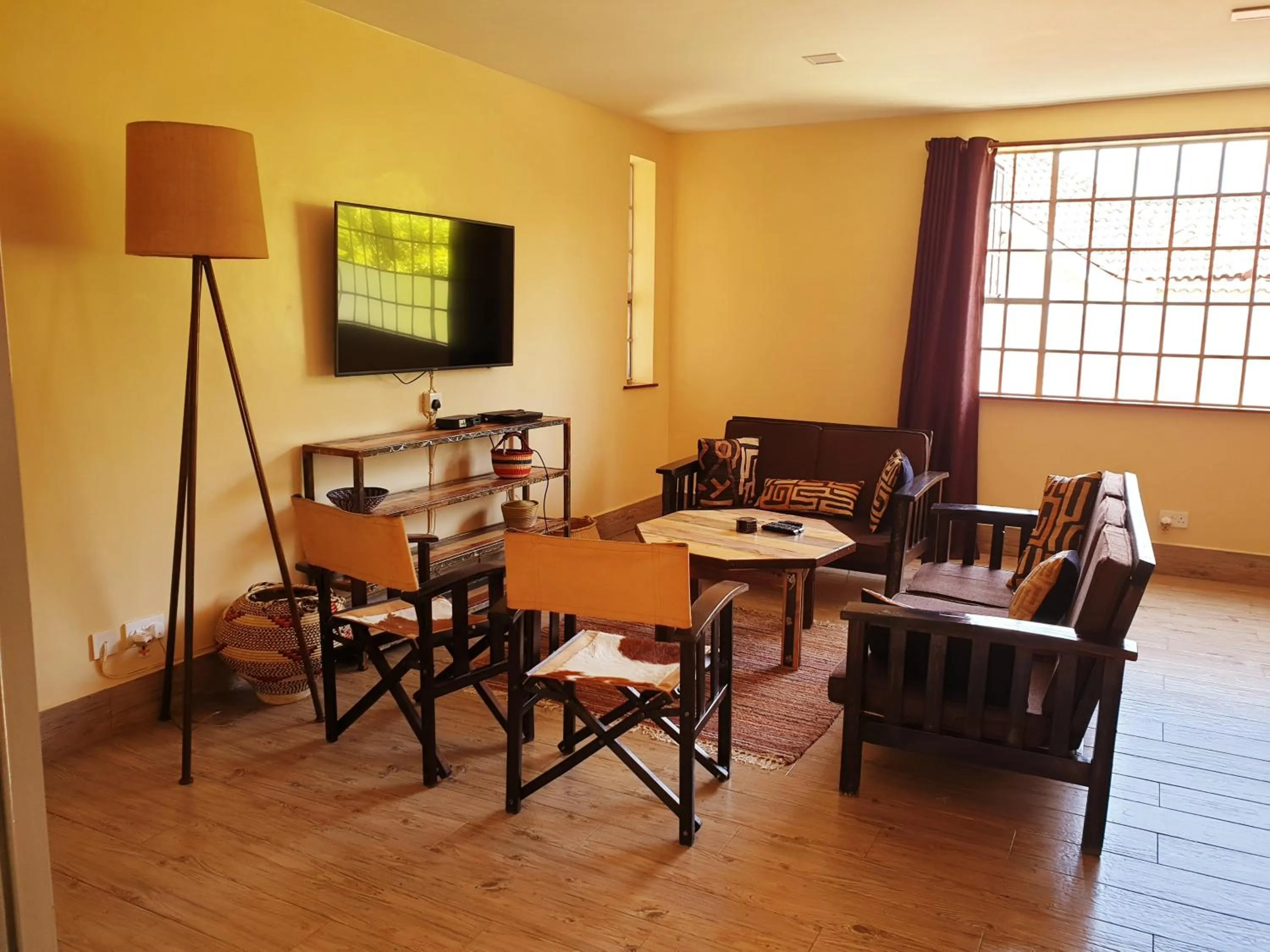 TV and multimedia in Acacia Tree Lodge