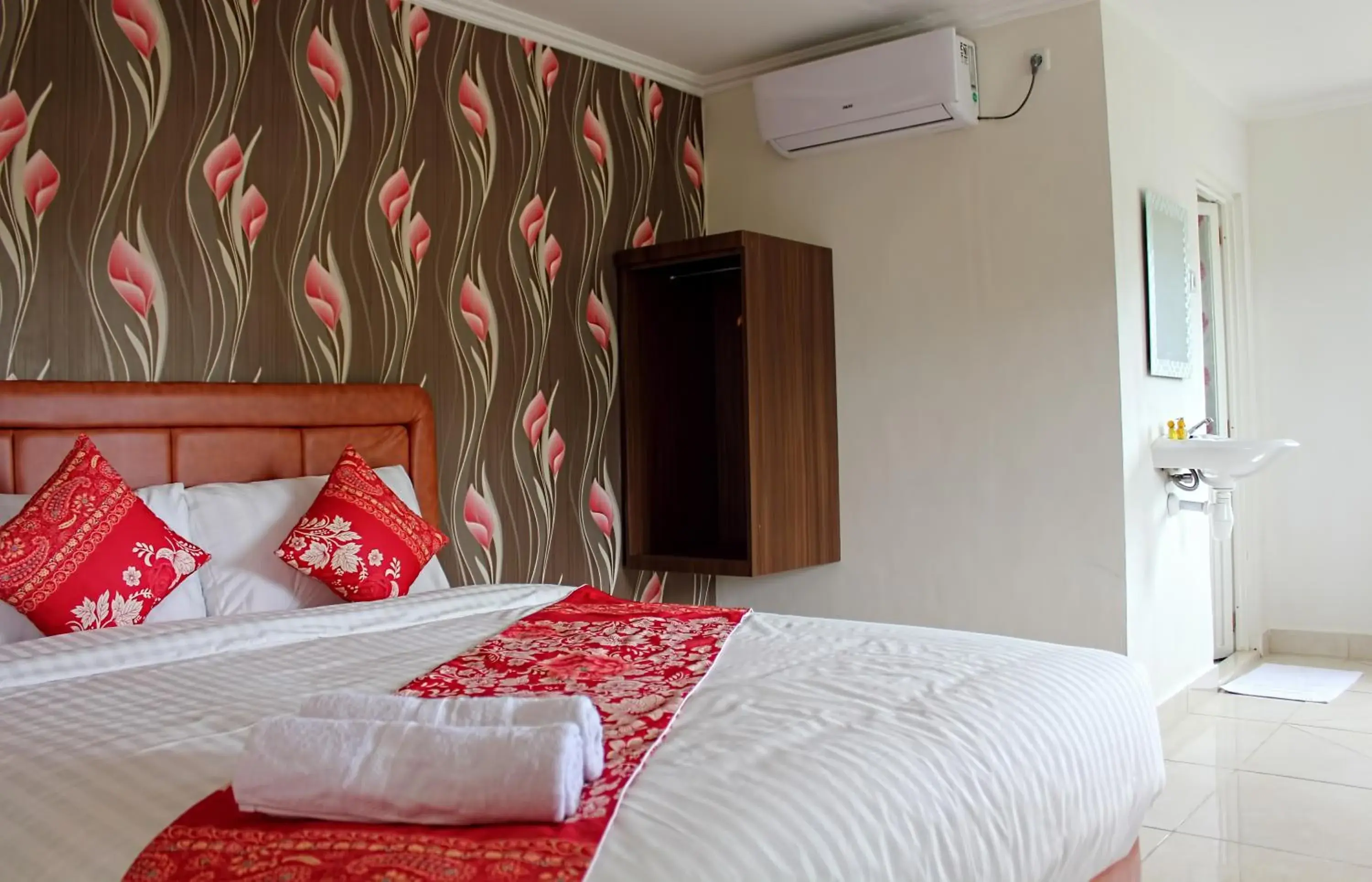 Executive Twin Room in Mel's Inn Manado Executive Twin Room in Mel's Inn Manado