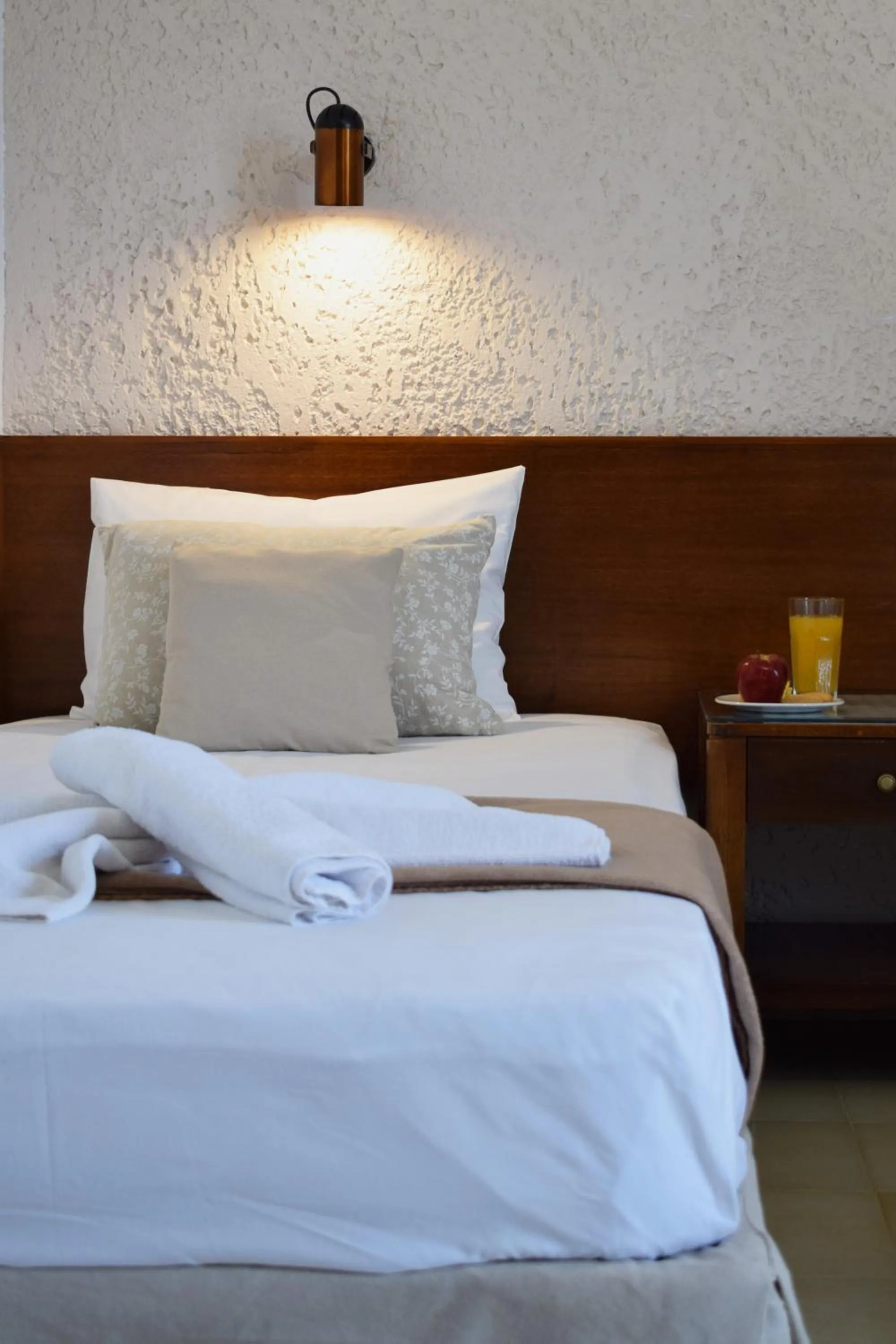 Bedroom, Bed in Altis Hotel