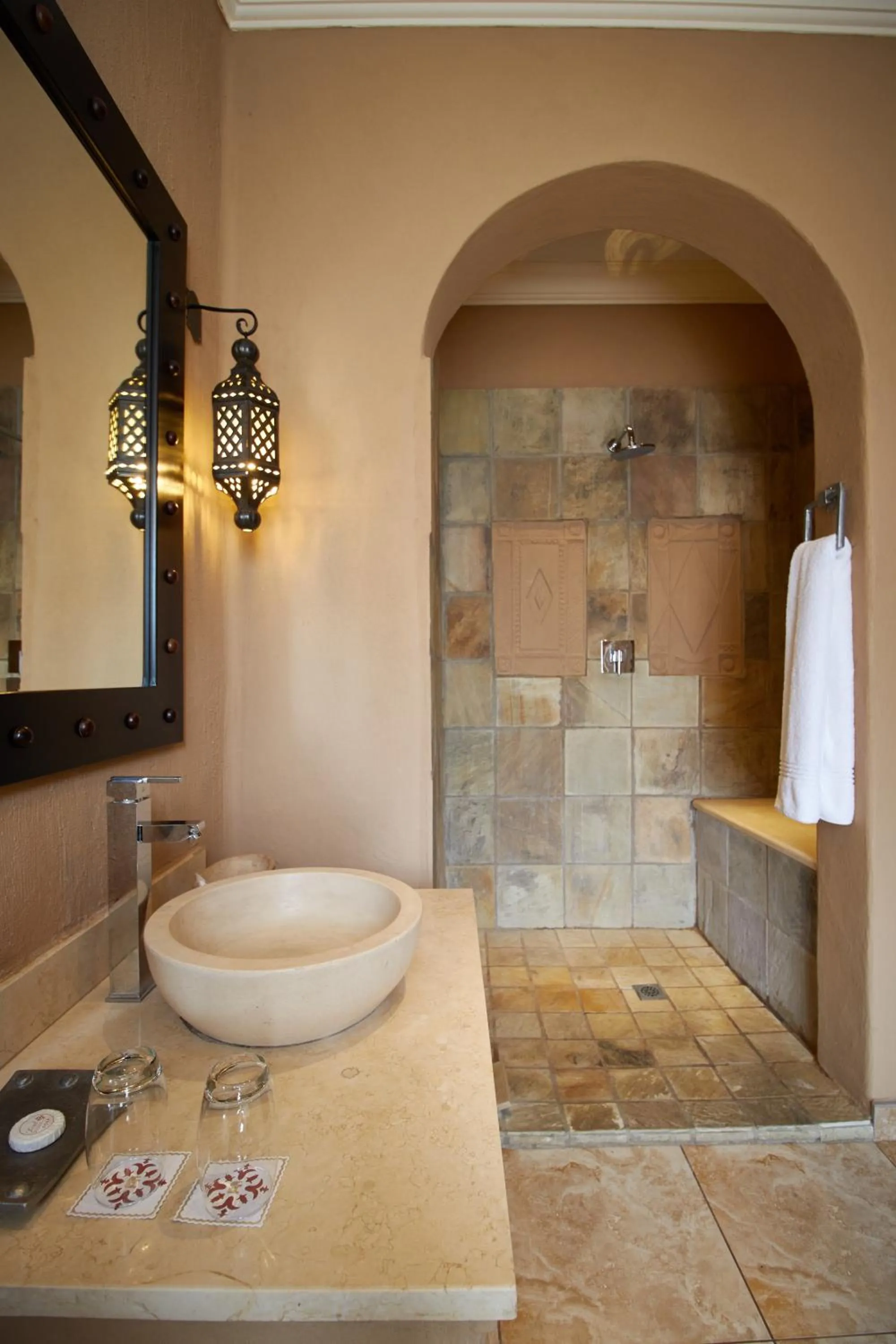 Shower in Tayfin Royale Hotel & Conference Centre