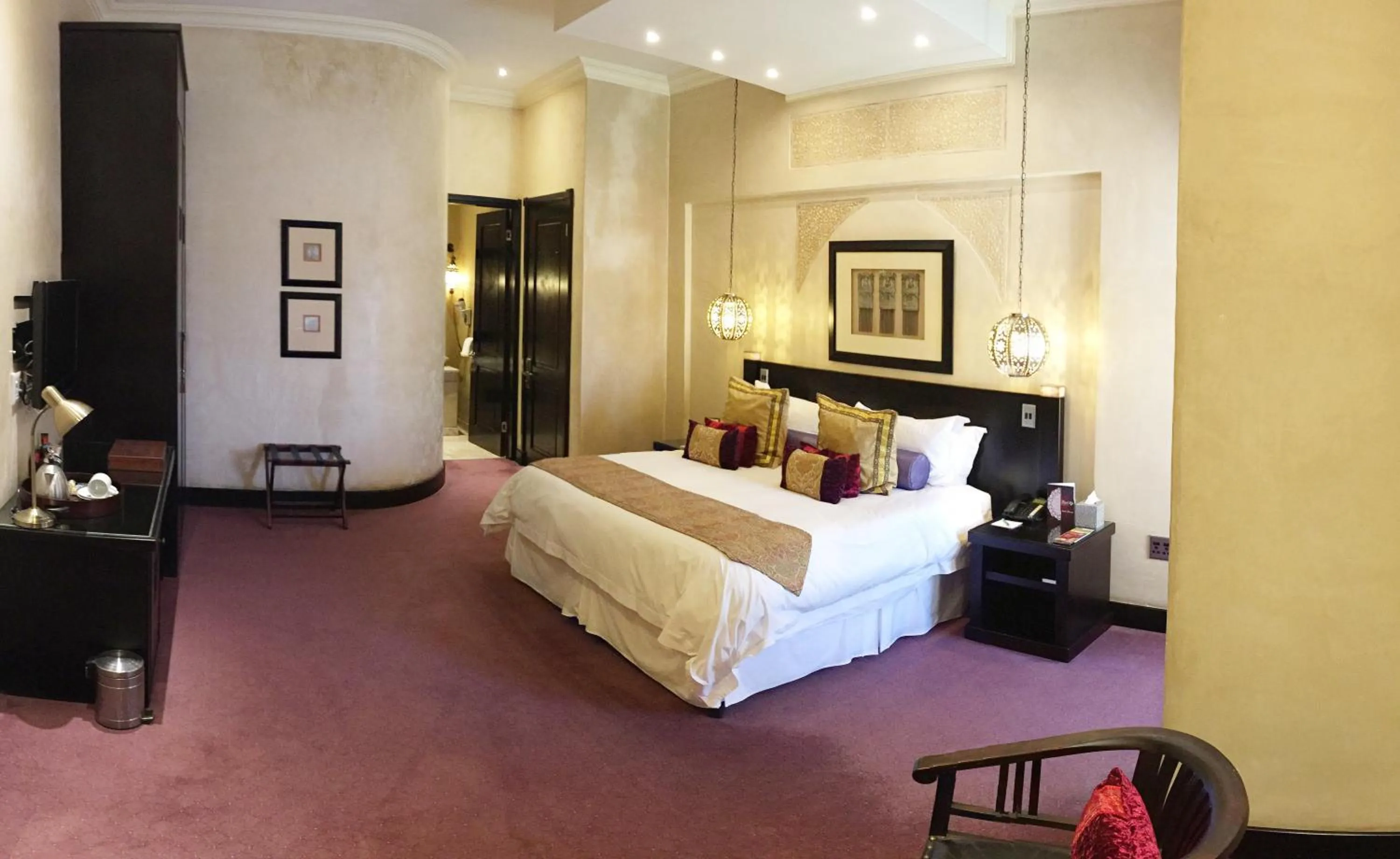 Bed in Tayfin Royale Hotel & Conference Centre