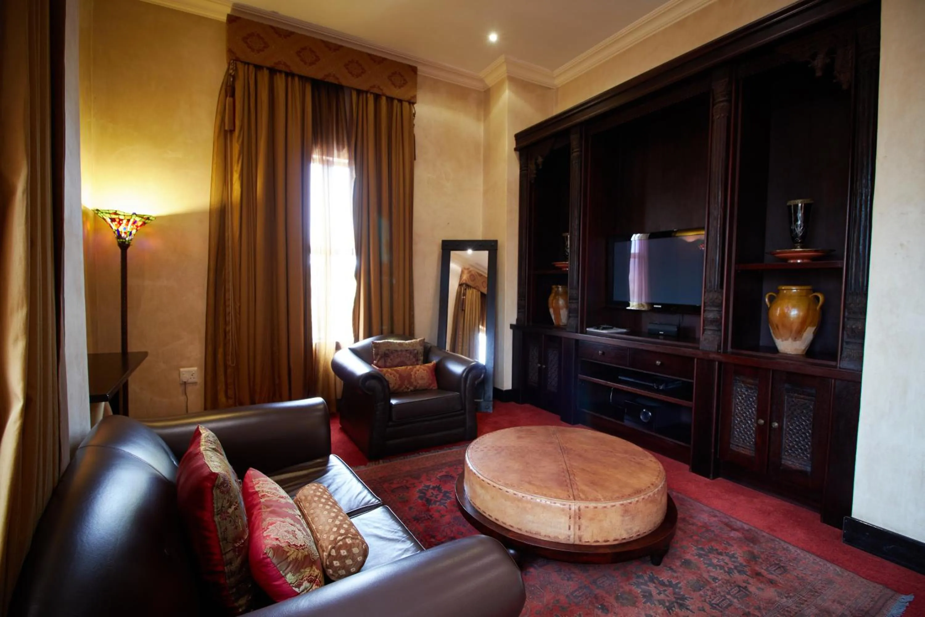 TV and multimedia in Tayfin Royale Hotel & Conference Centre