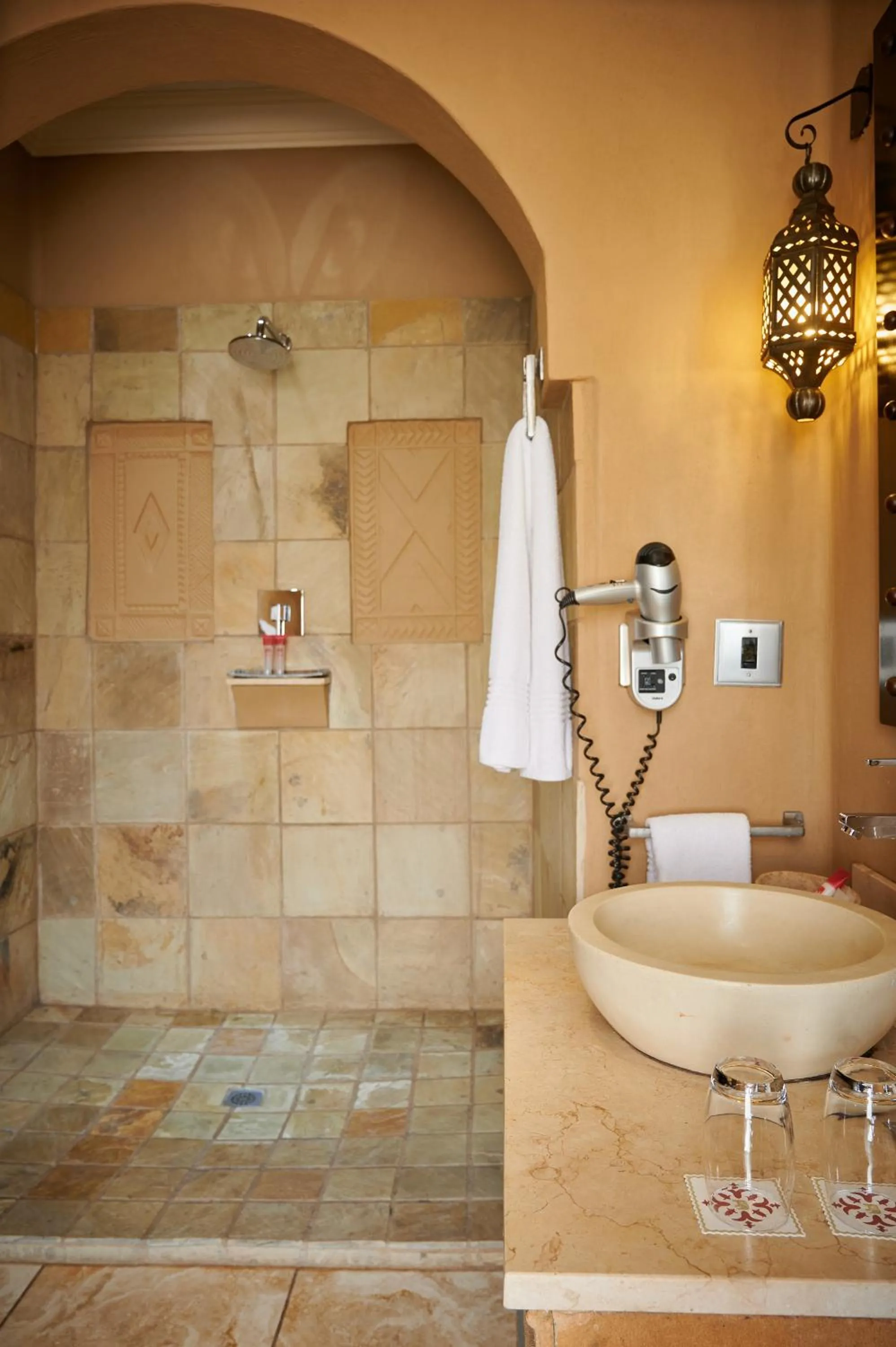 Shower in Tayfin Royale Hotel & Conference Centre