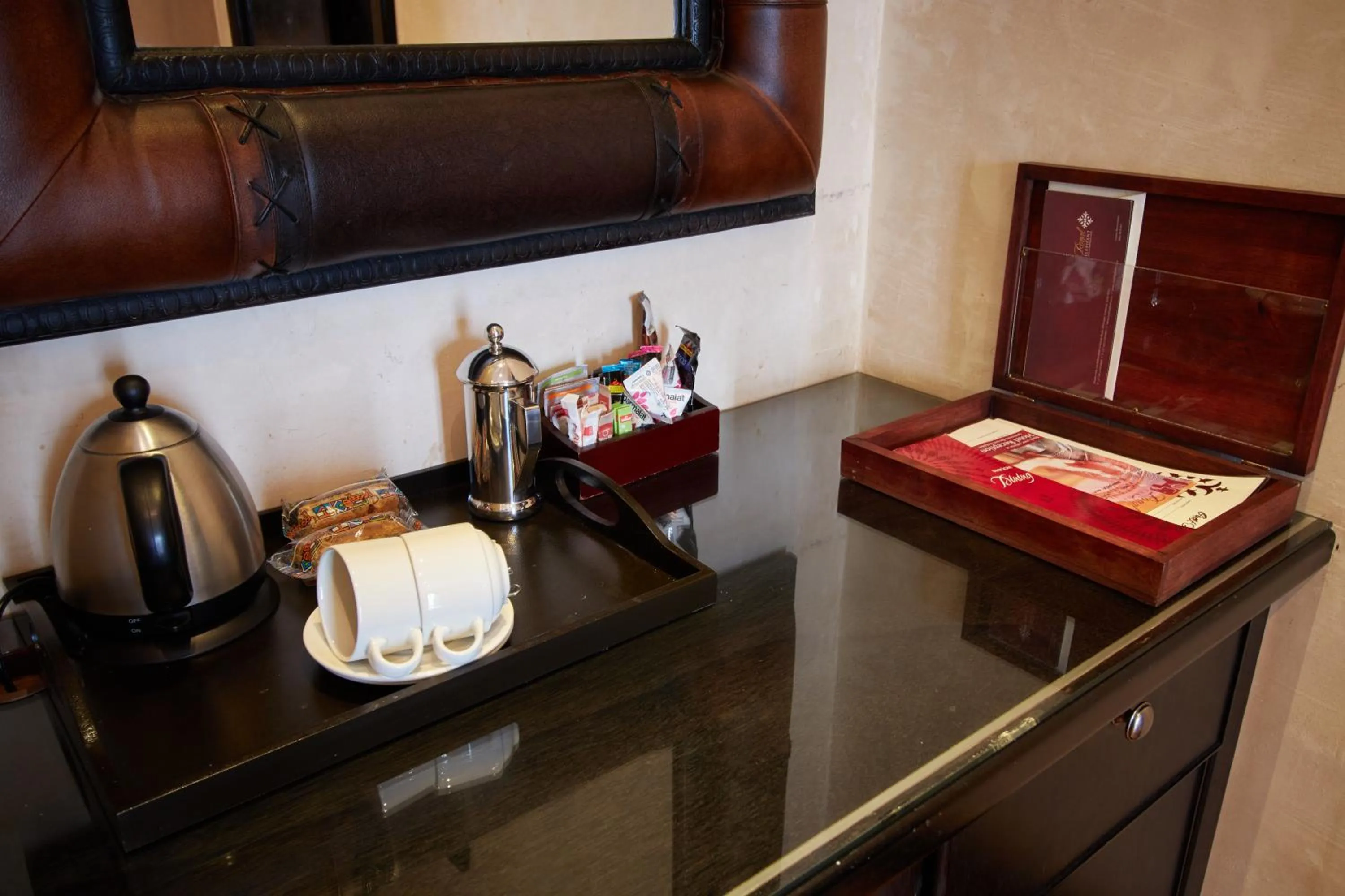 Coffee/tea facilities in Tayfin Royale Hotel & Conference Centre
