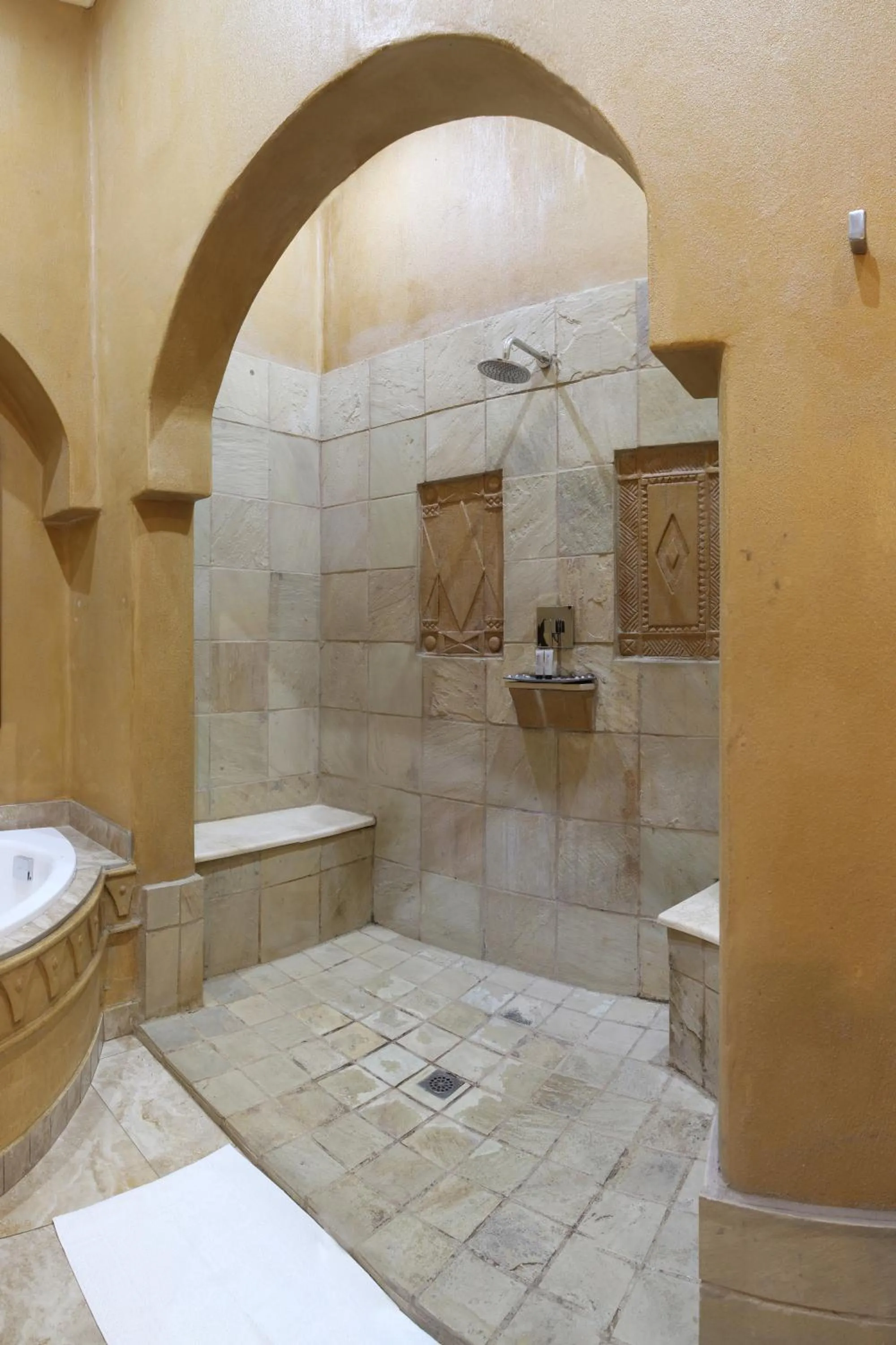 Shower in Tayfin Royale Hotel & Conference Centre