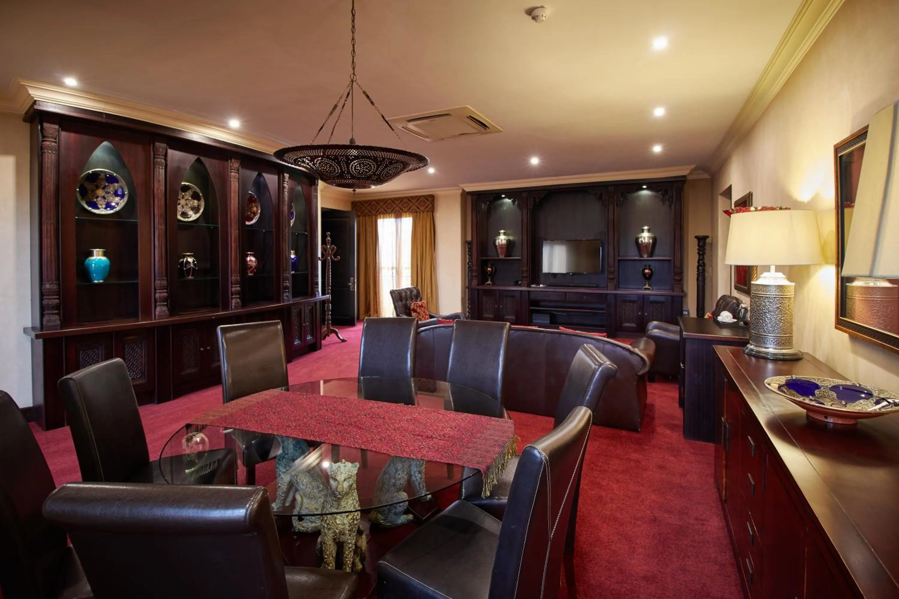 TV and multimedia in Tayfin Royale Hotel & Conference Centre