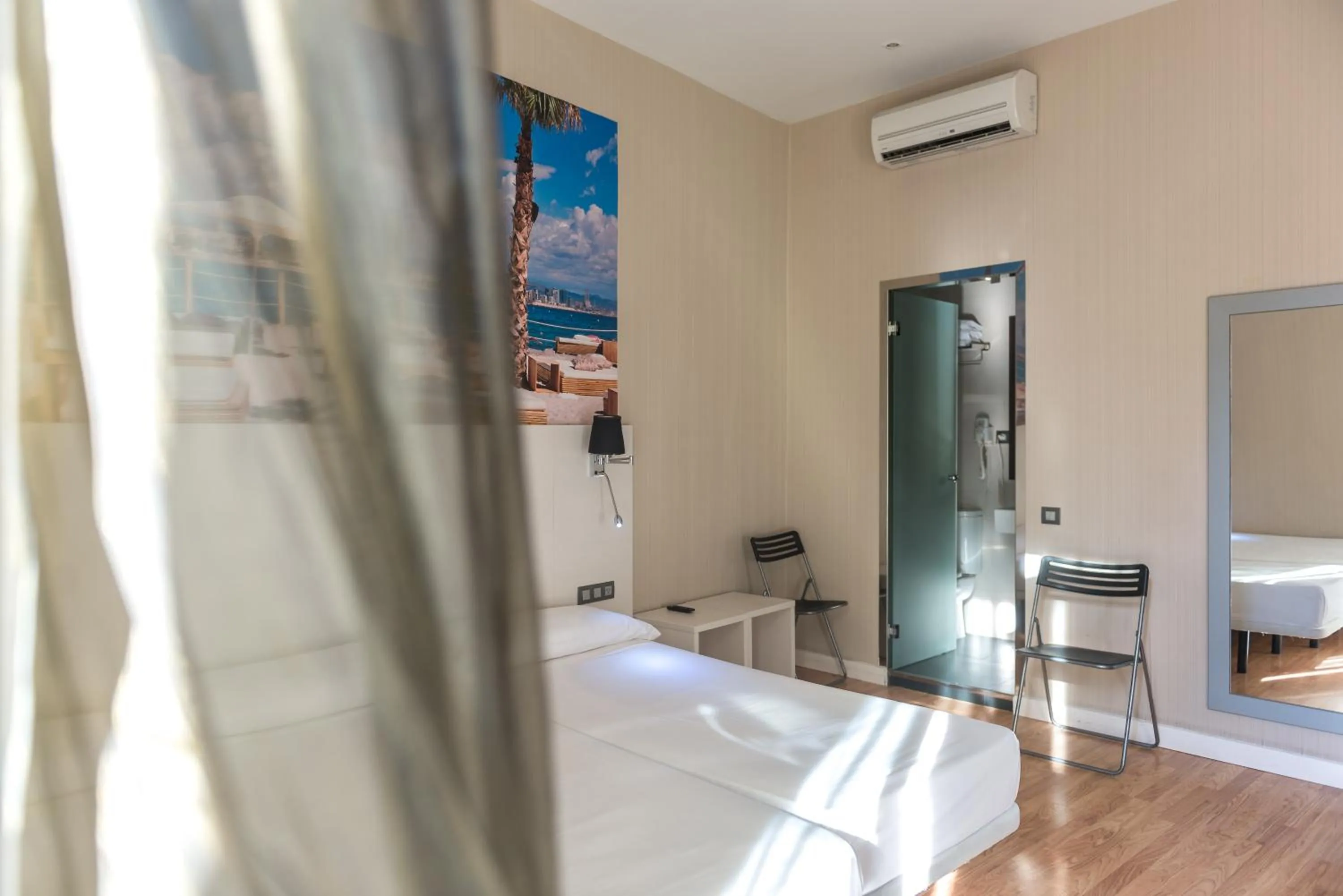 Photo of the whole room, Bed in Hostal BCN Ramblas