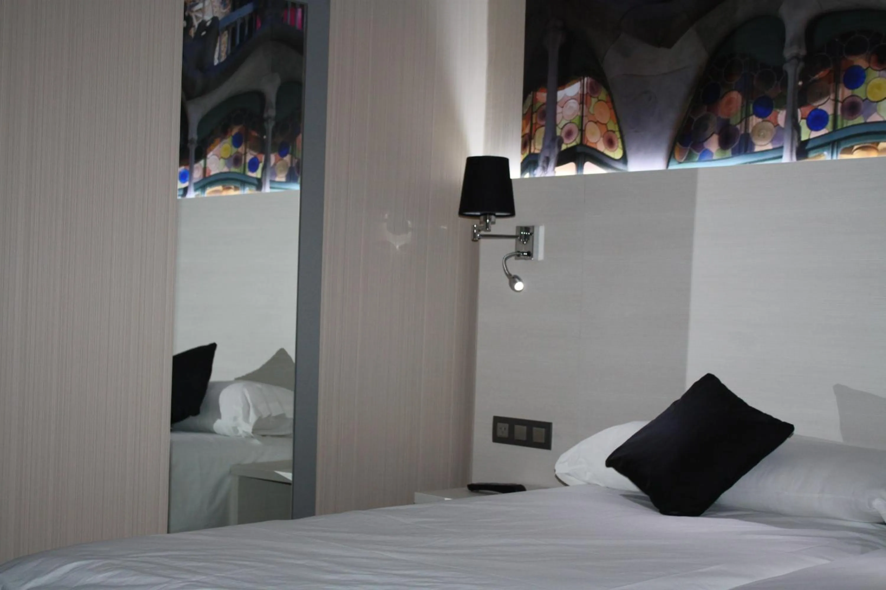 Photo of the whole room, Bed in Hostal BCN Ramblas