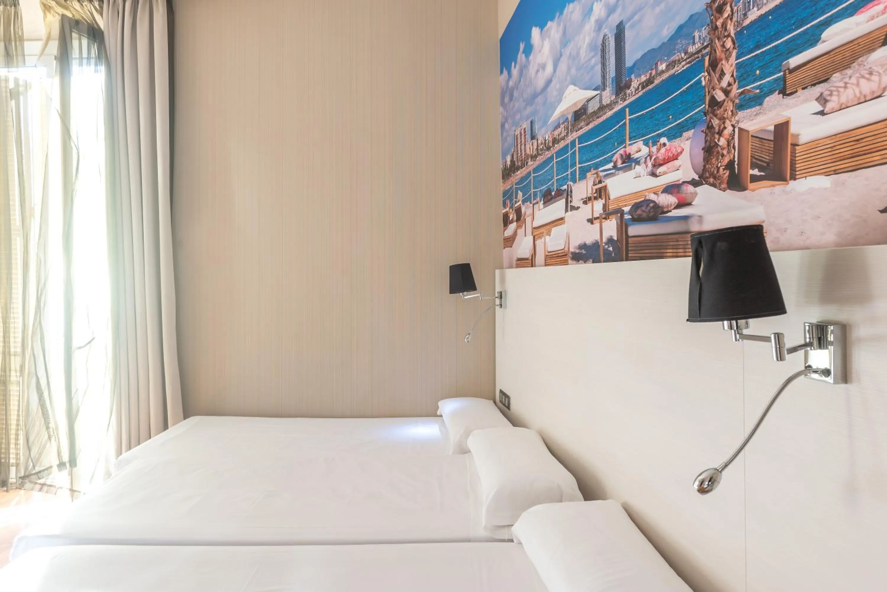 Decorative detail, Bed in Hostal BCN Ramblas