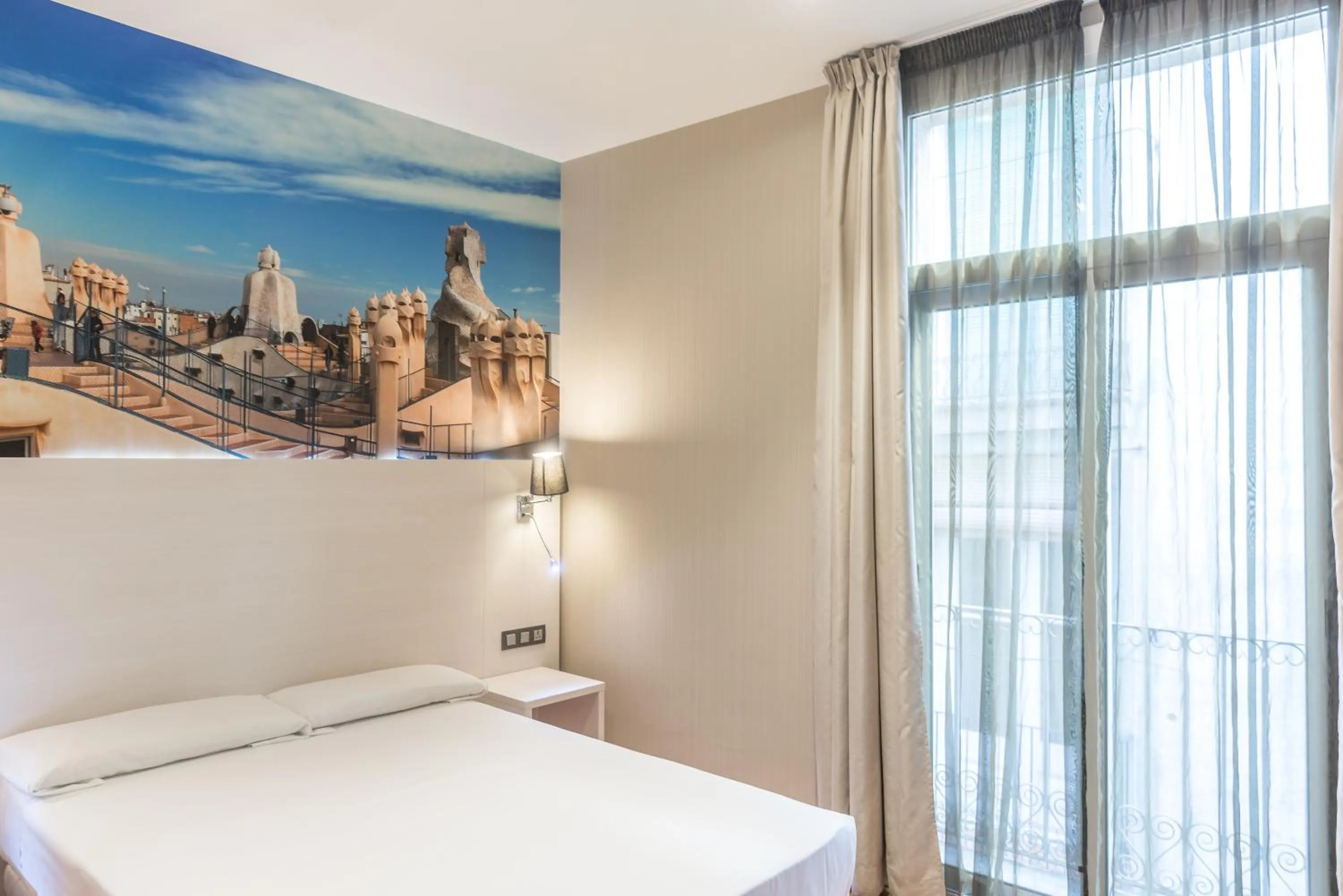 Day, Bed in Hostal BCN Ramblas