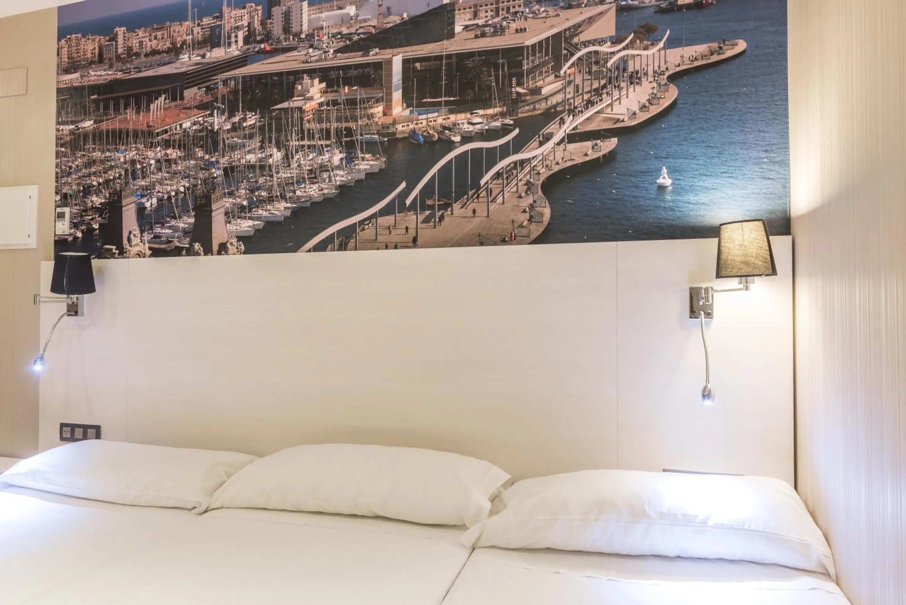 Decorative detail, Bed in Hostal BCN Ramblas