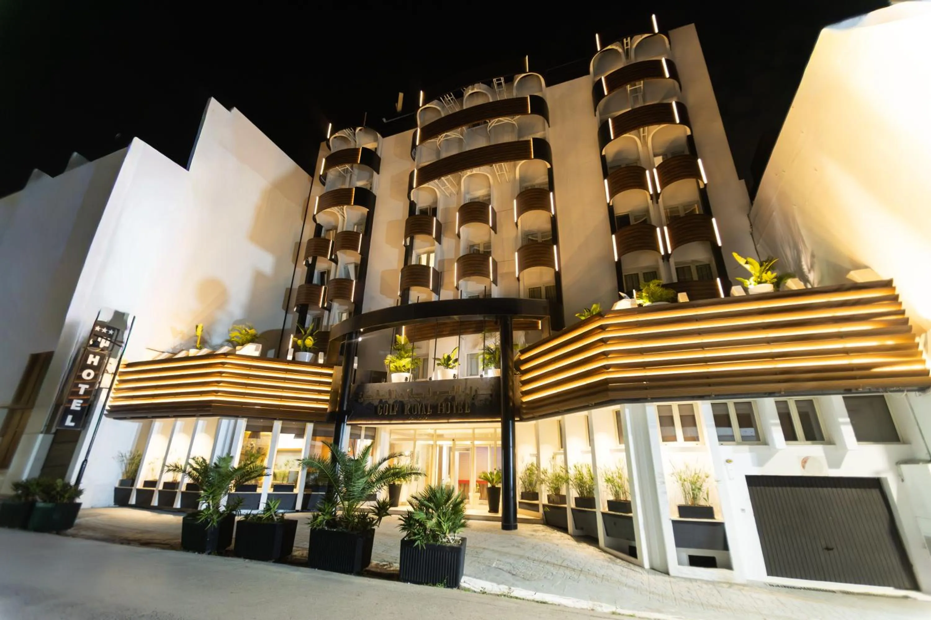 Property building in Golf Royal Hotel