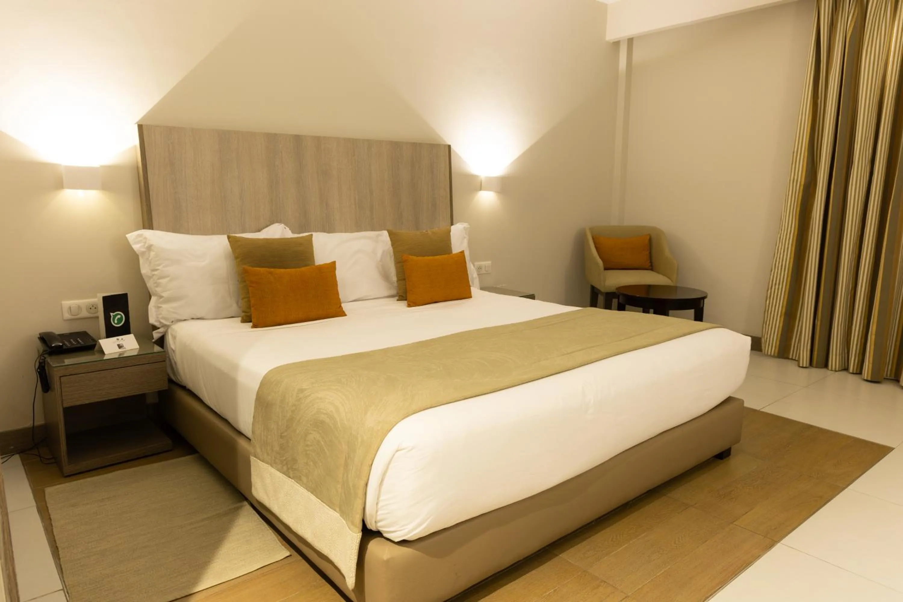 Bedroom, Bed in Golf Royal Hotel