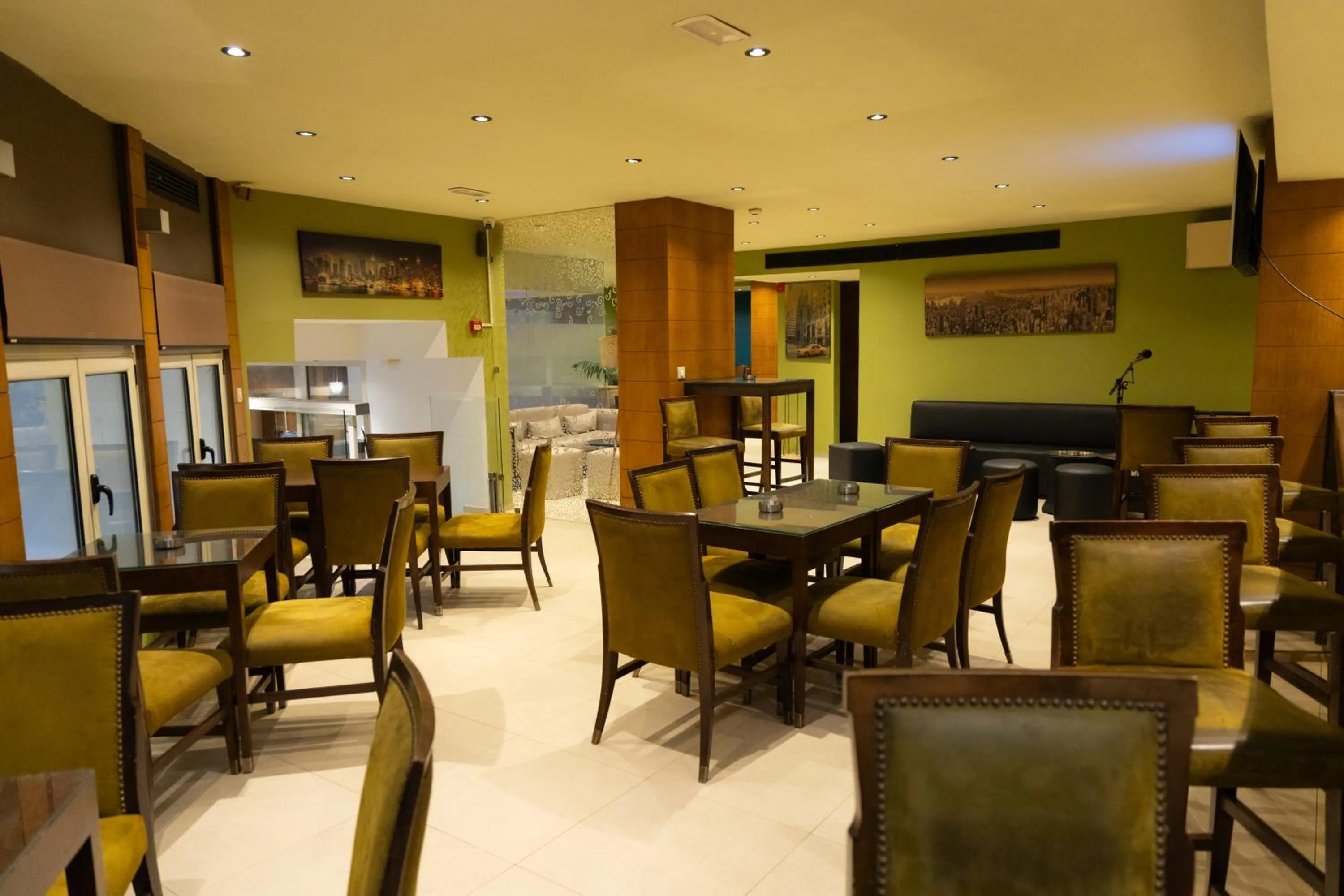 Restaurant/places to eat in Golf Royal Hotel