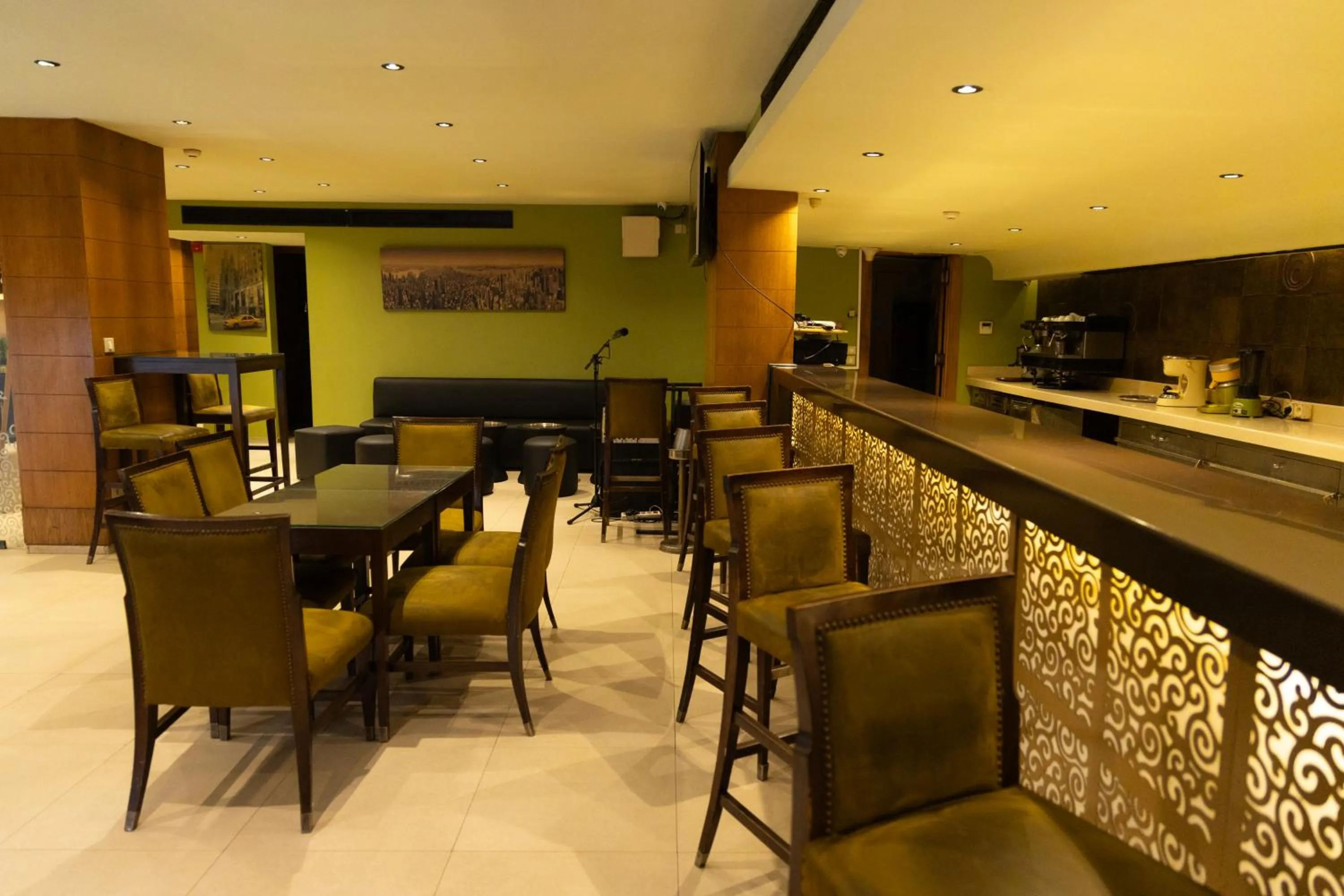 Lounge or bar in Golf Royal Hotel