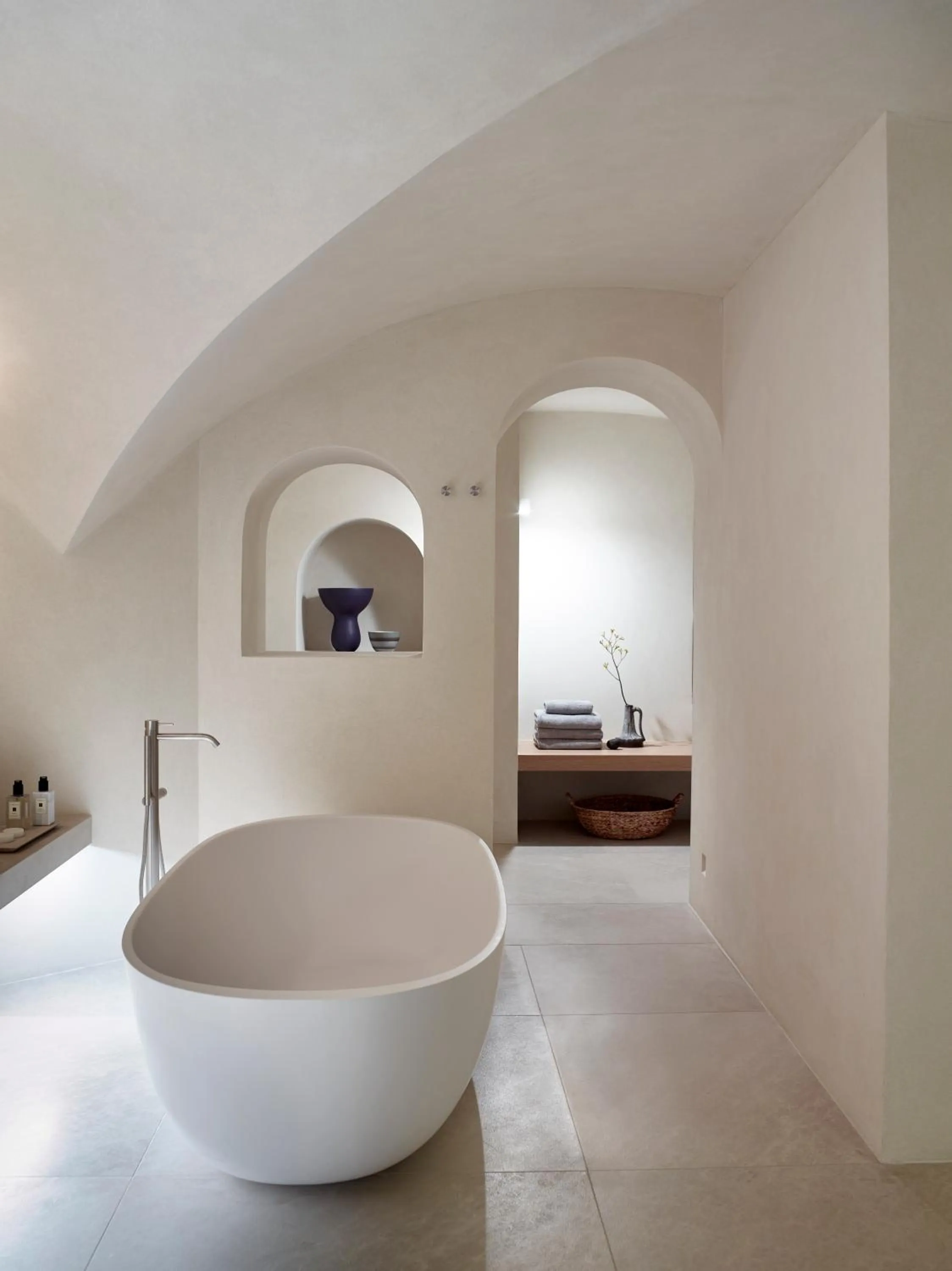 Bathroom, Bed in Villa Bordeaux