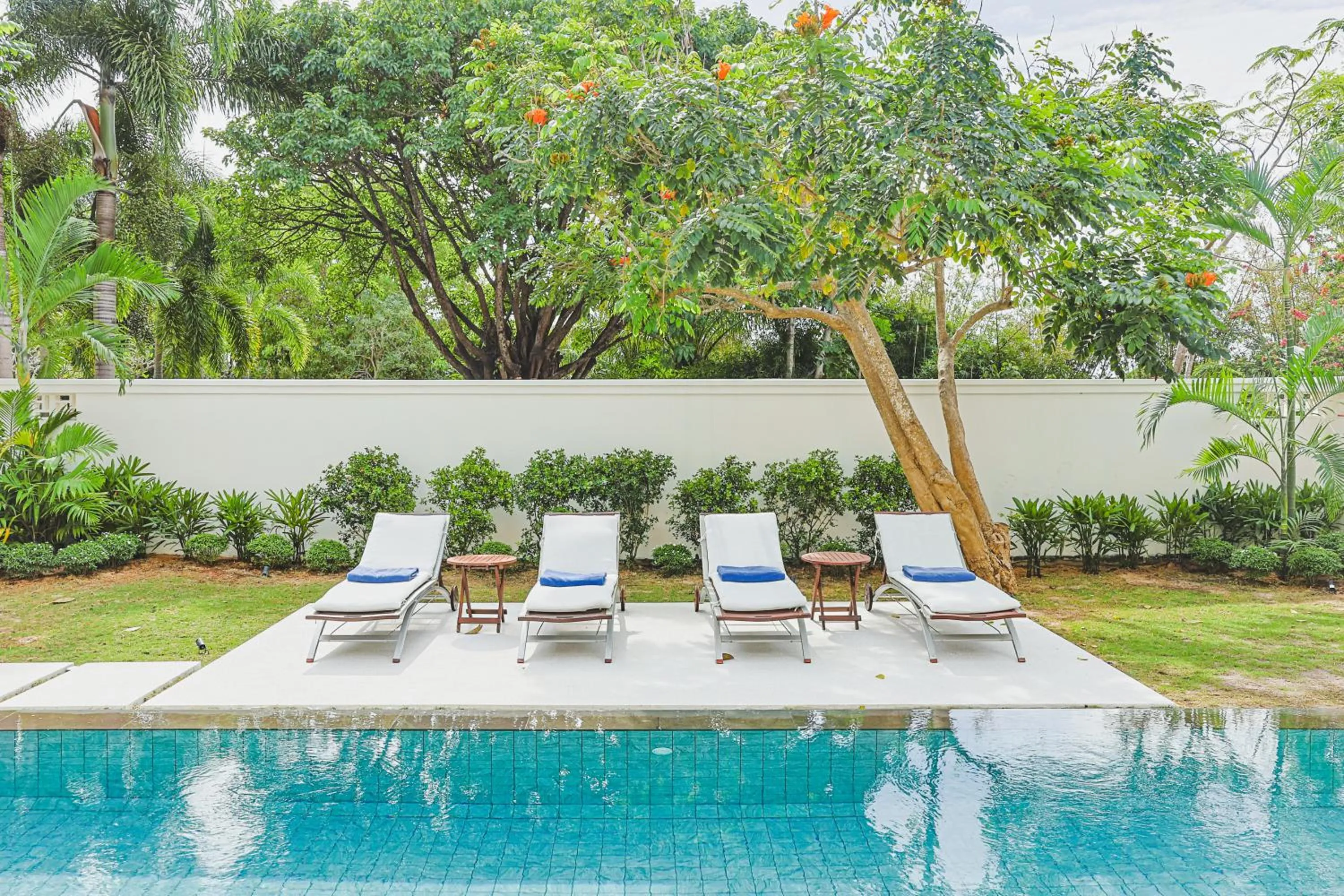 Swimming pool in Azerai Ke Ga Bay