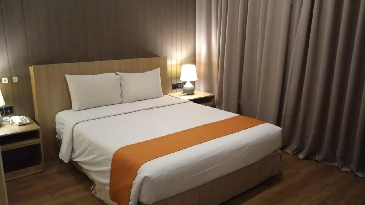 Bed in Green Red Hotel Syariah Jombang