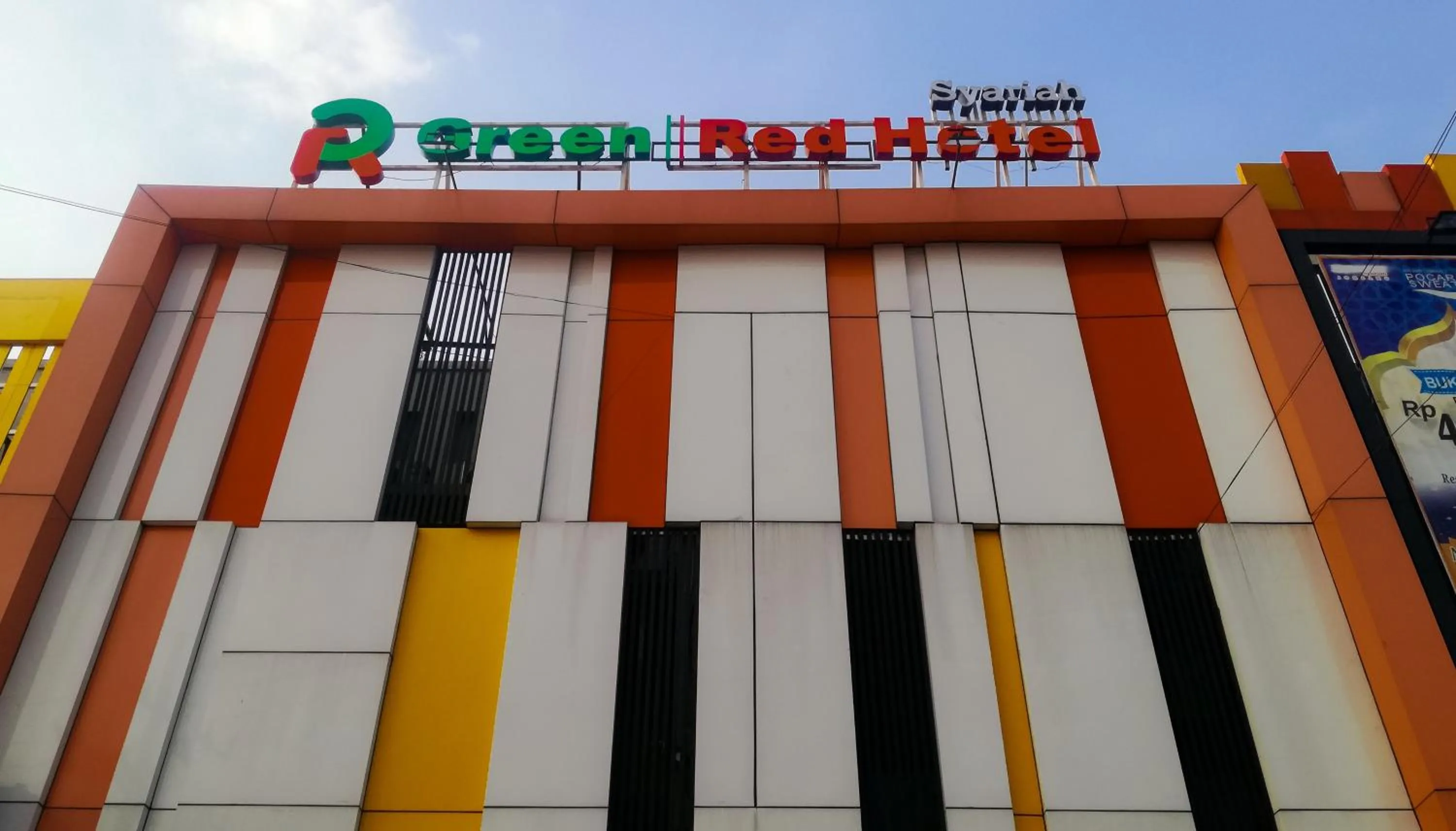 Property logo or sign in Green Red Hotel Syariah Jombang