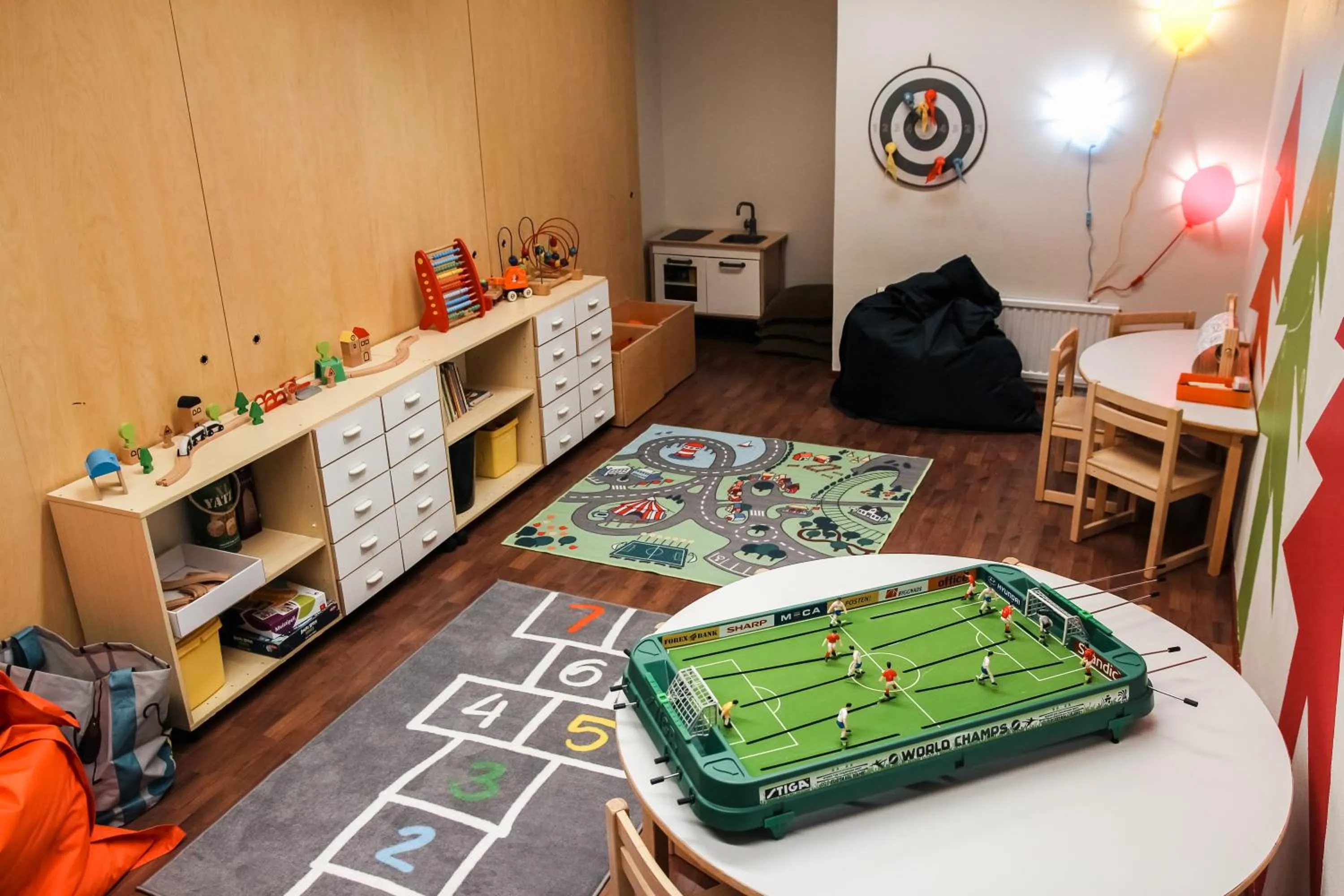 Communal lounge/ TV room in Hotel Ylläsrinne