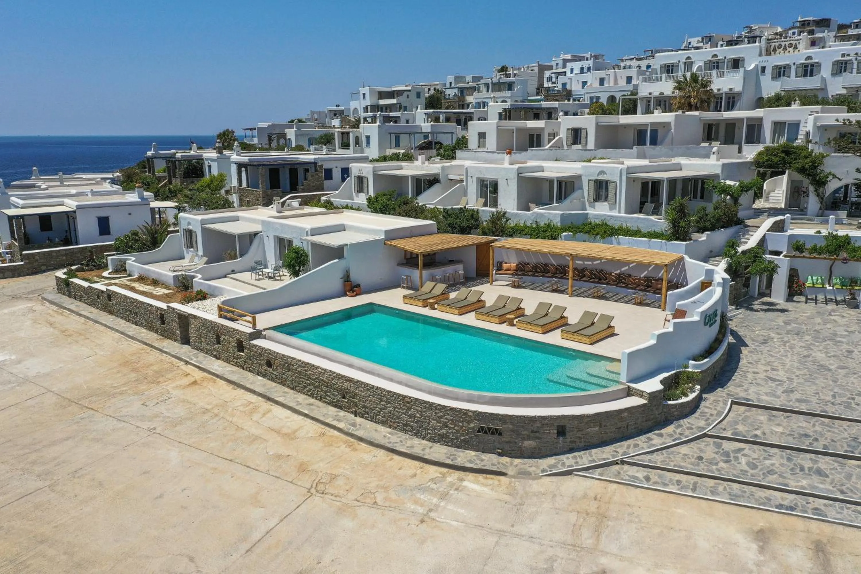 Swimming pool in Cavos