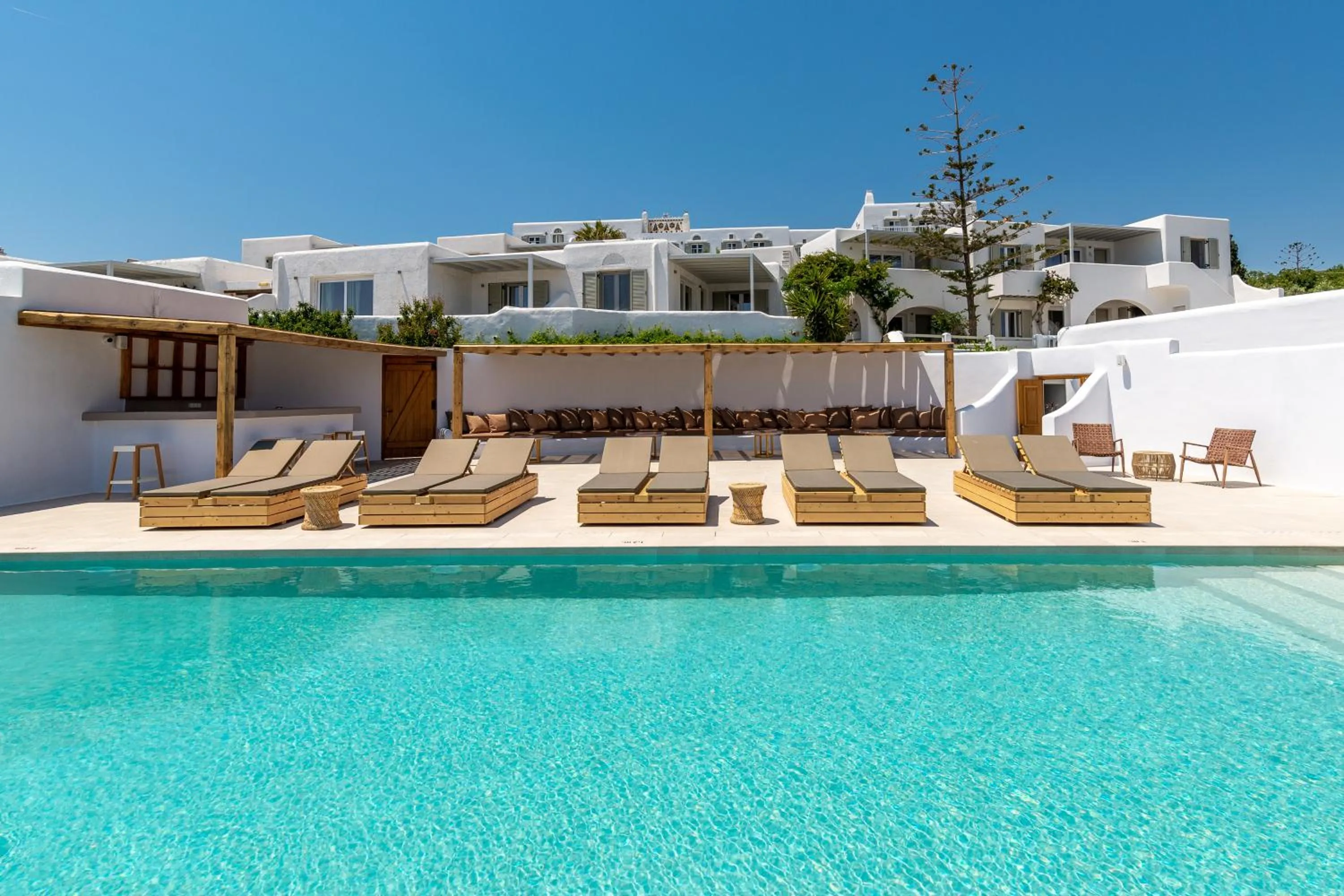 Swimming pool in Cavos